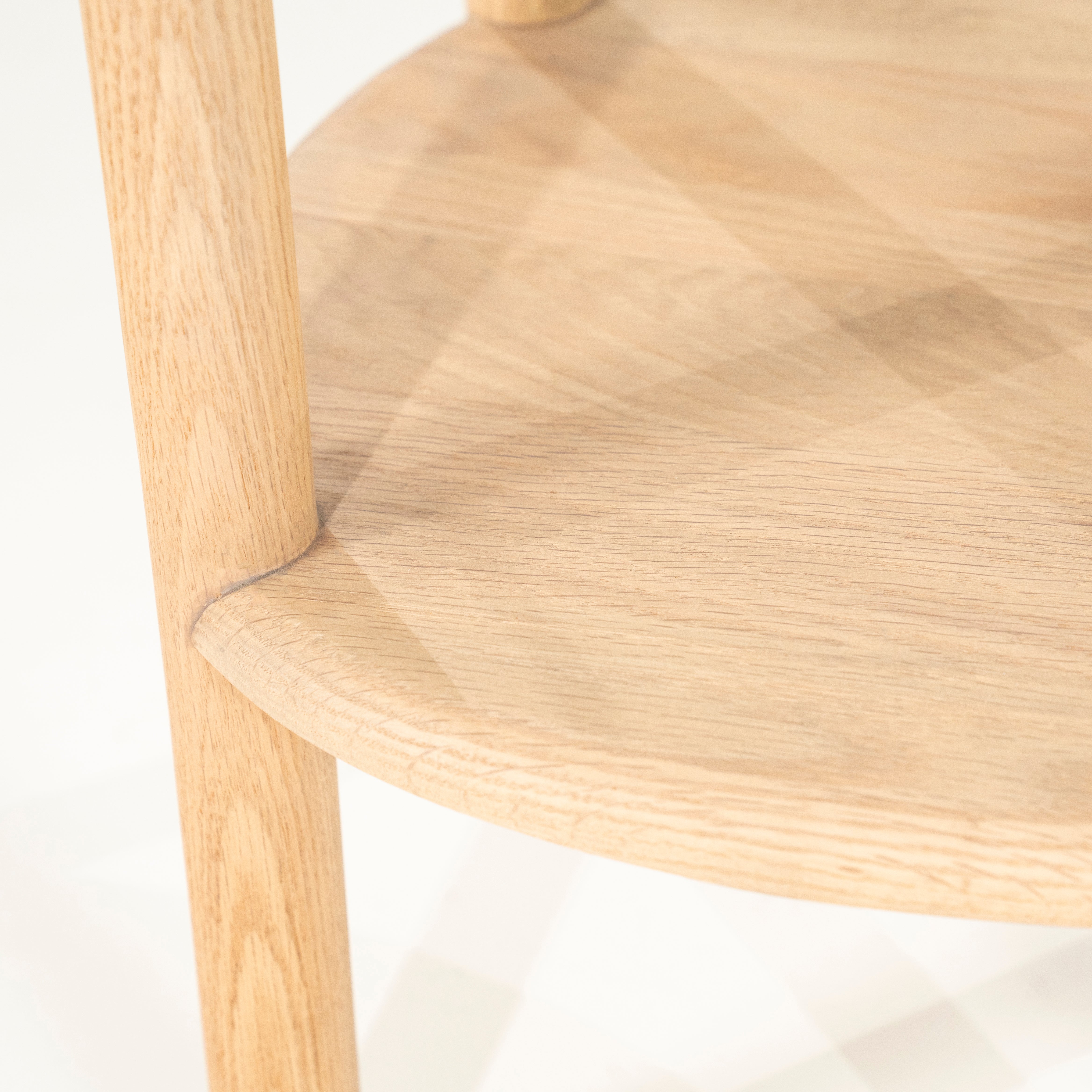 CLEO side table made of oak wood with a glass top