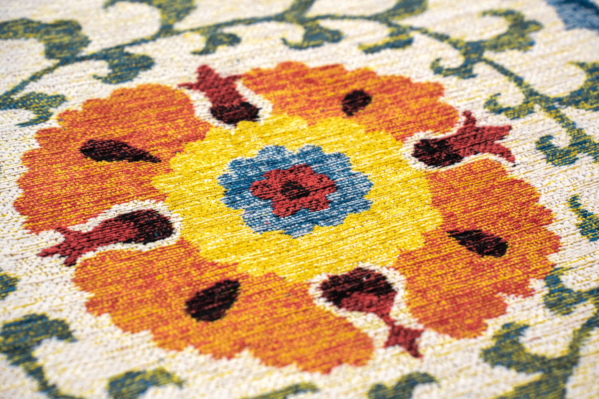SUZANI ORIGINE beige rug with orange
