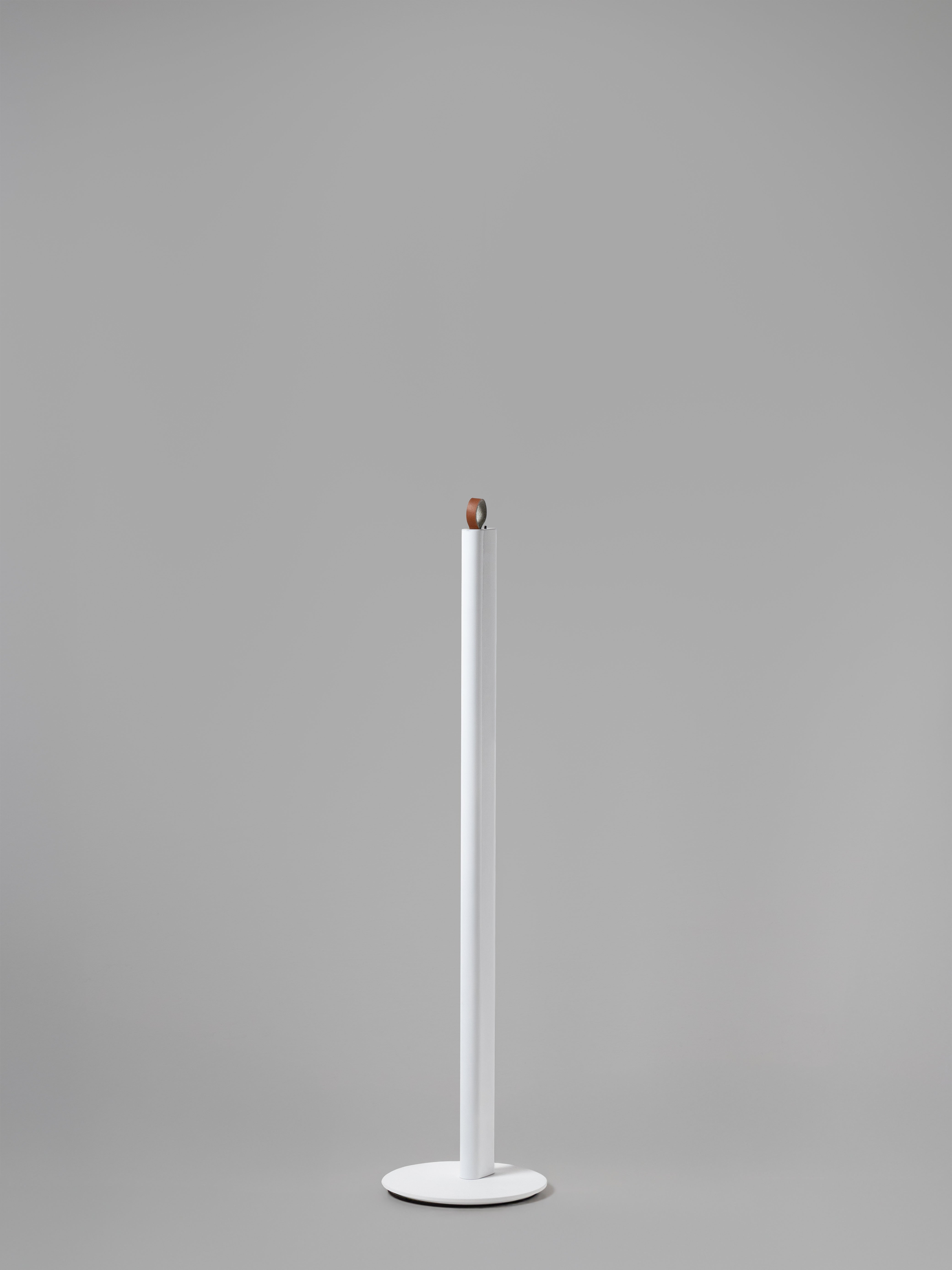 Podlahová lampa METRICA lesklá bílá
