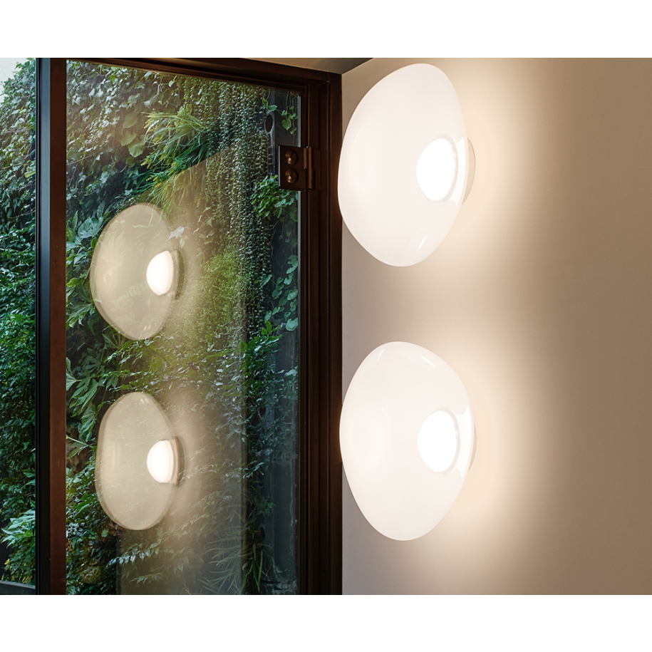 Nástěnné svítidlo MELT opalizující se zlatým povrchem