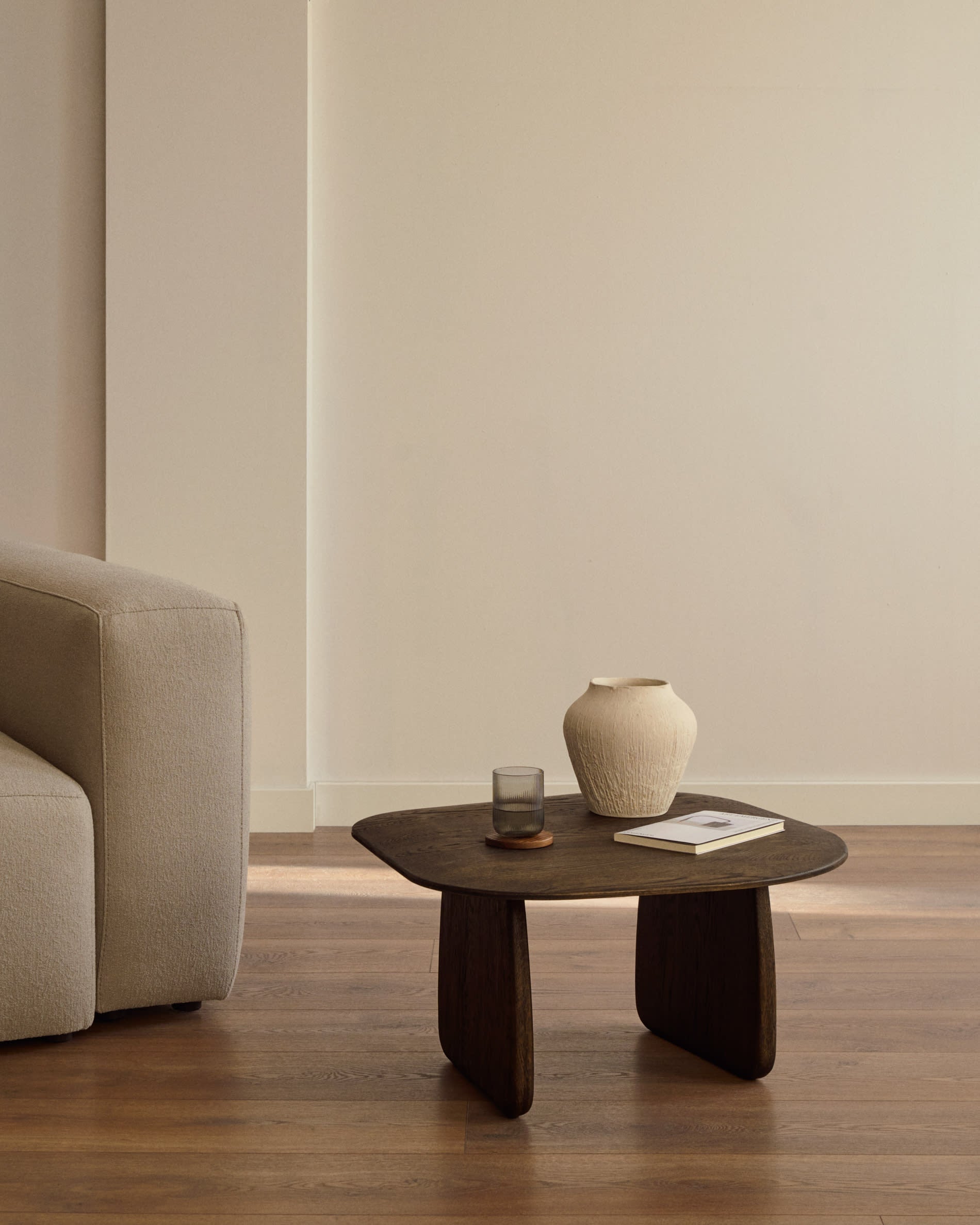 Boční stolek PIRITA tmavé dubové dřevo