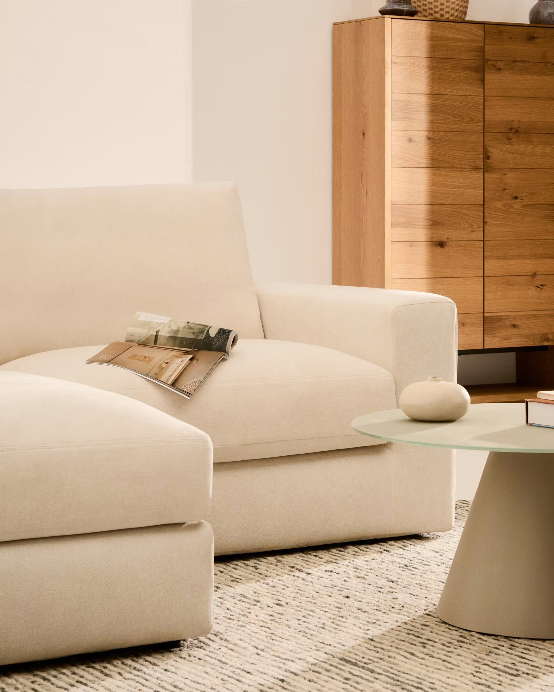 Trojmístná levostranná pohovka ALEA ecru szenil