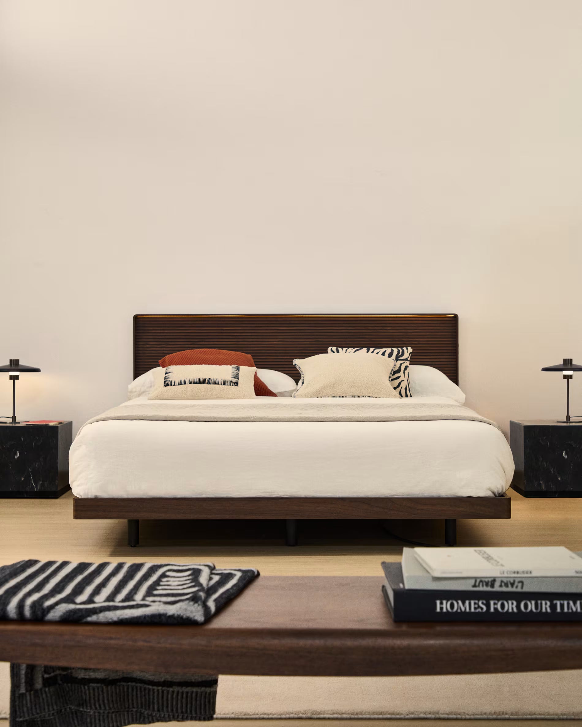 Hlava NORLEN tmavě hnědá ořechová dýha