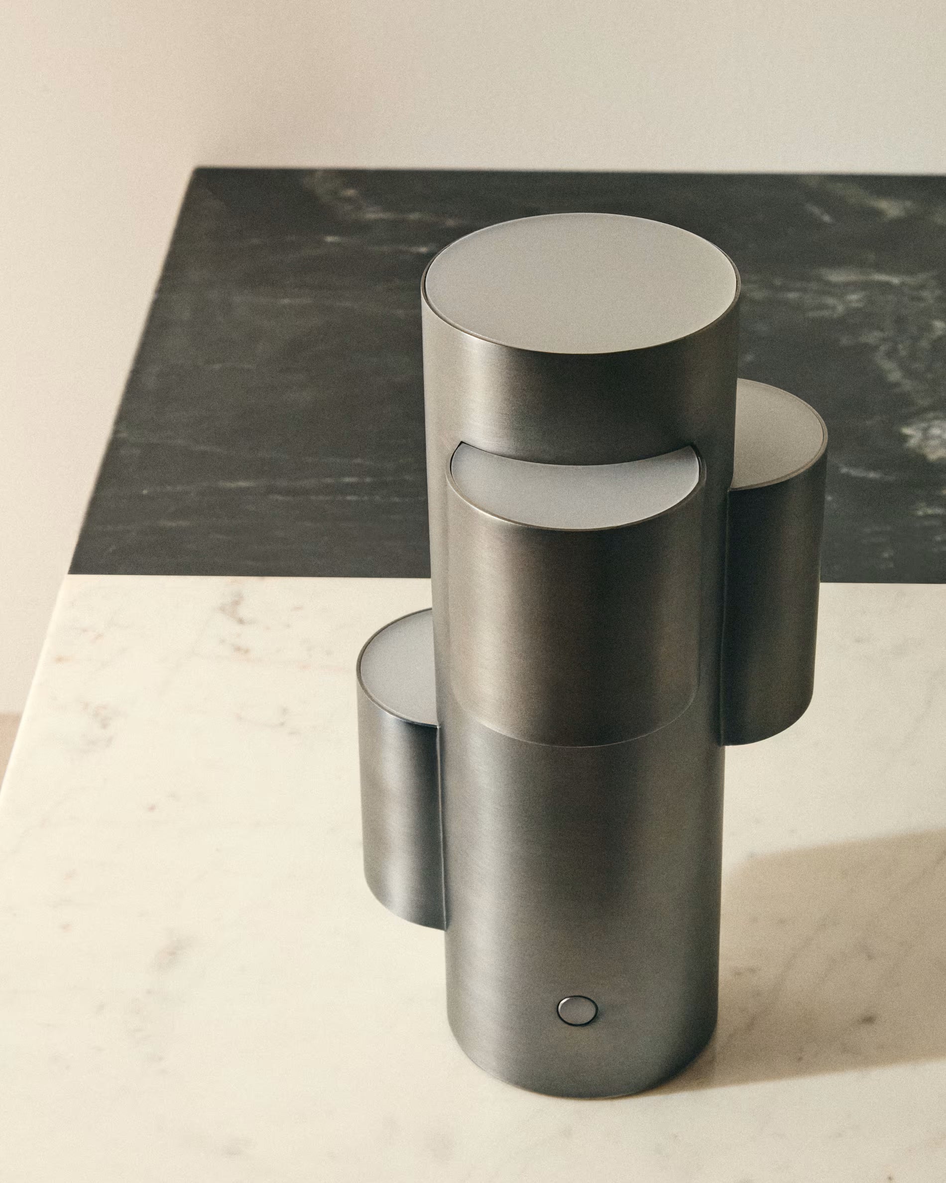 Přenosná lampa ADRINA tmavě šedý kartáčovaný kov