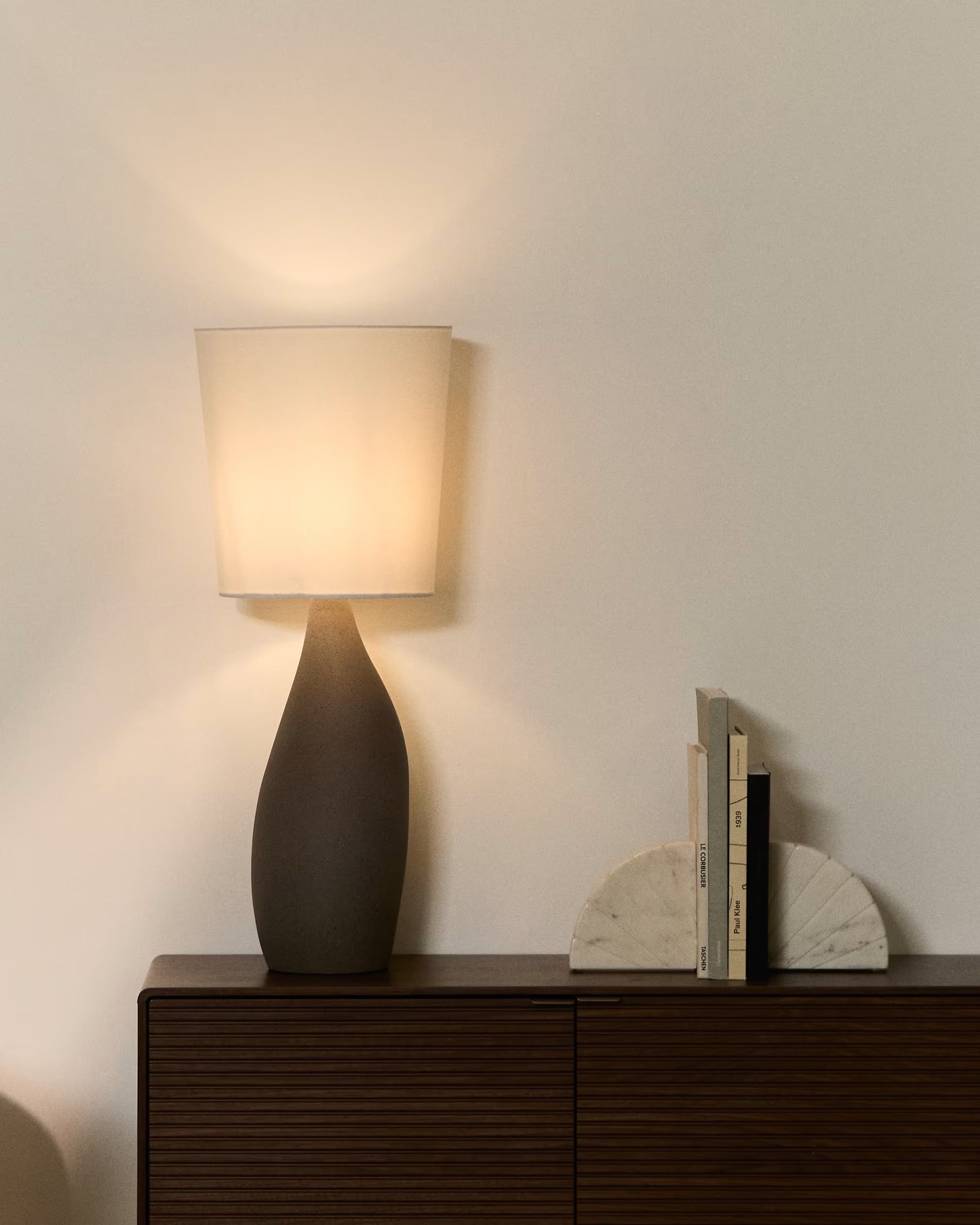 Stolní lampa VIONA světle šedá s bavlněným stínidlem