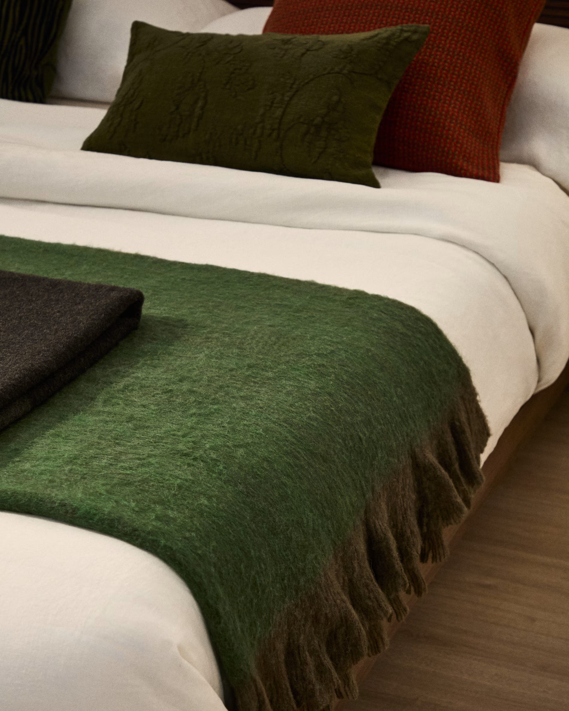 Pled ODELNA green with brown ruffles