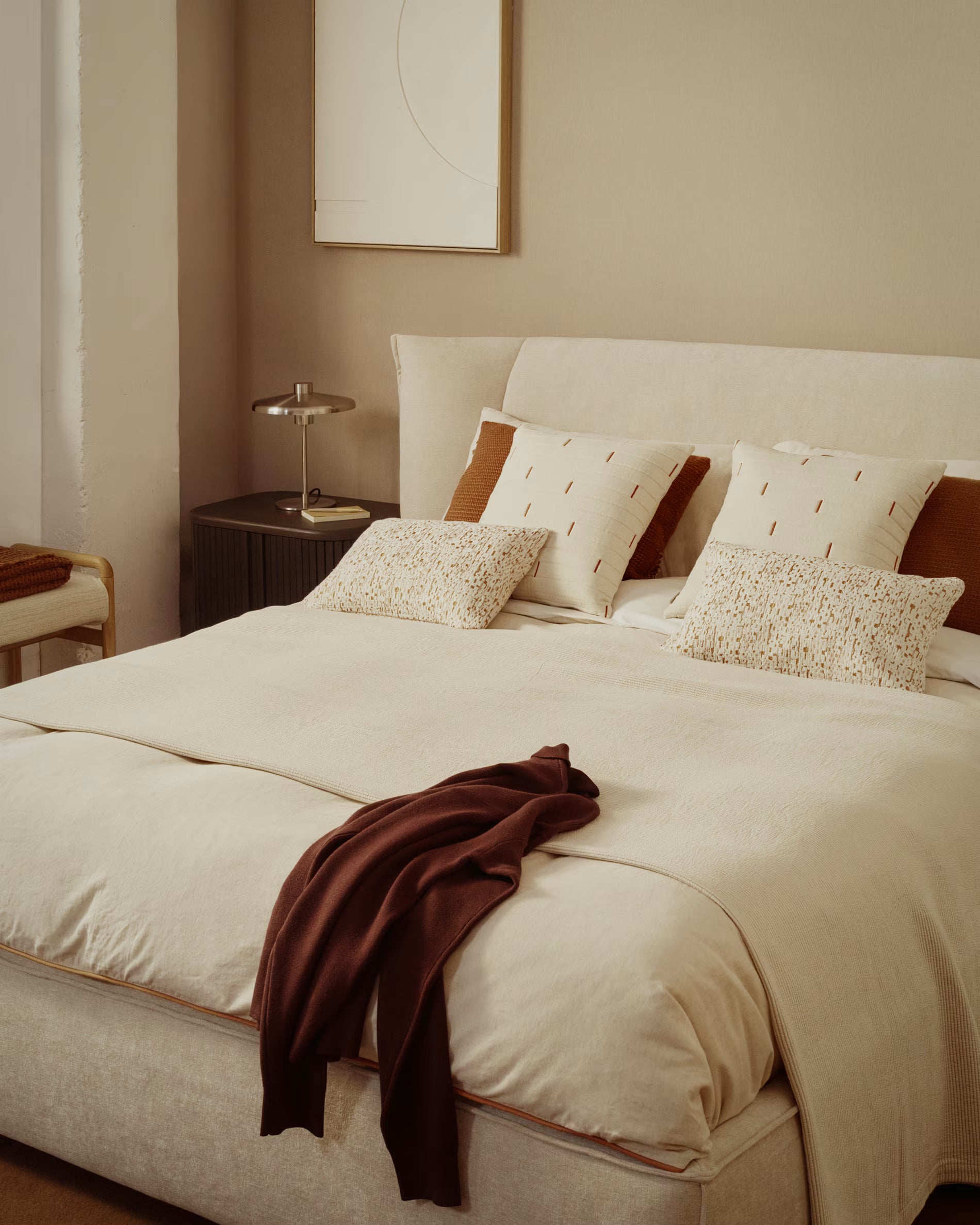 Postel s úložným prostorem ARVIAN béžový šenil