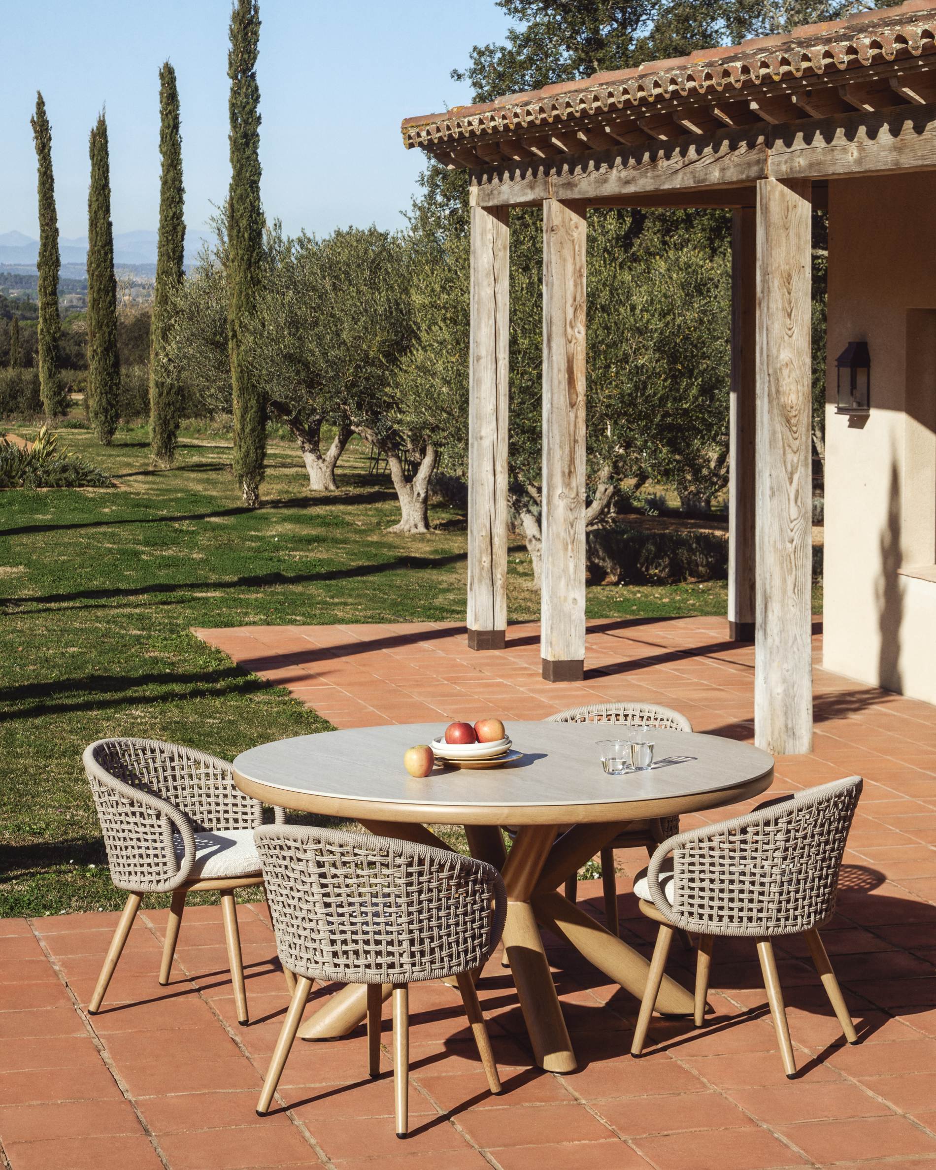 LIDARIO taupe garden chair