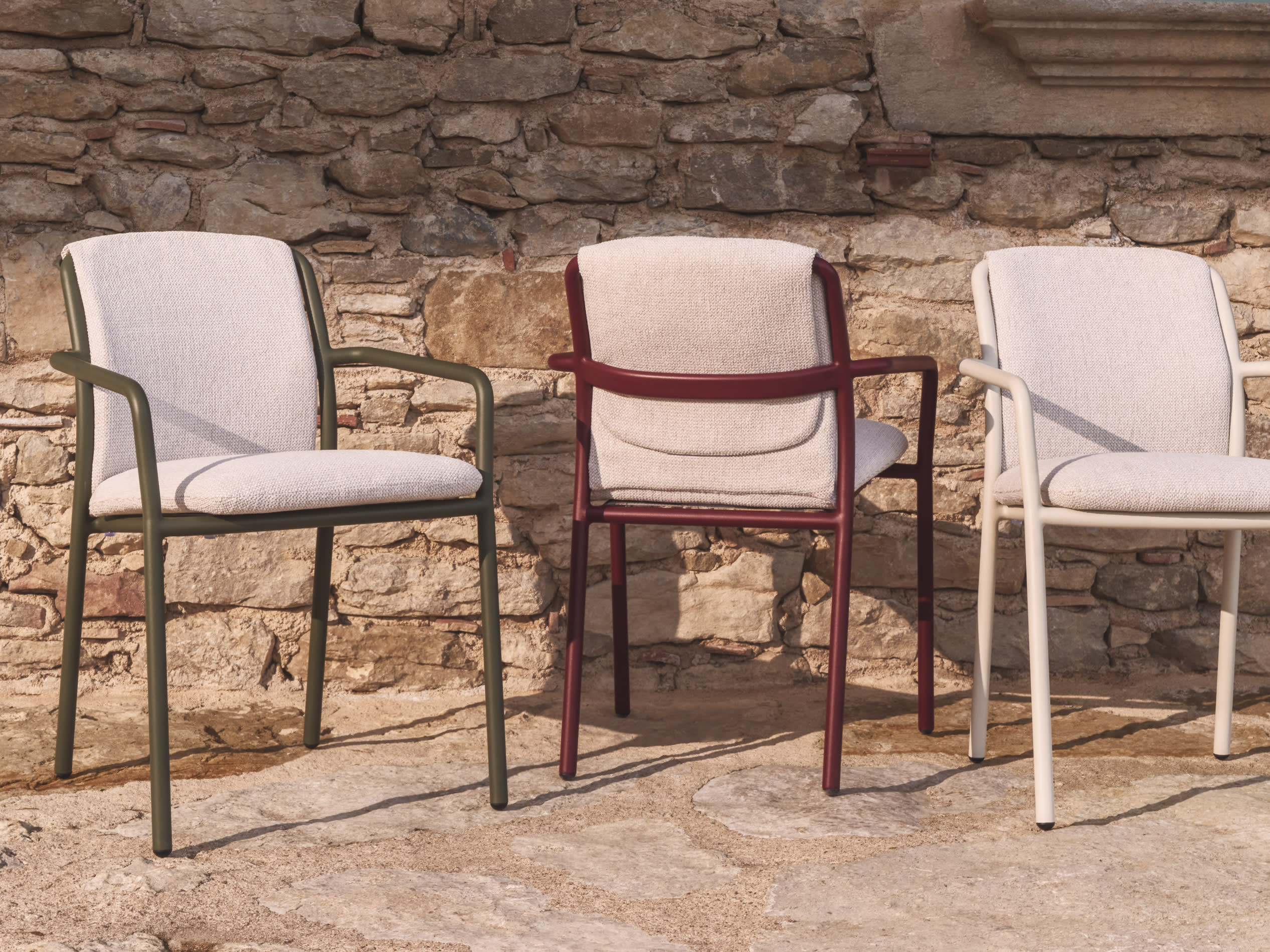 Zahradní křeslo LINOSA béžové s bordovou základnou