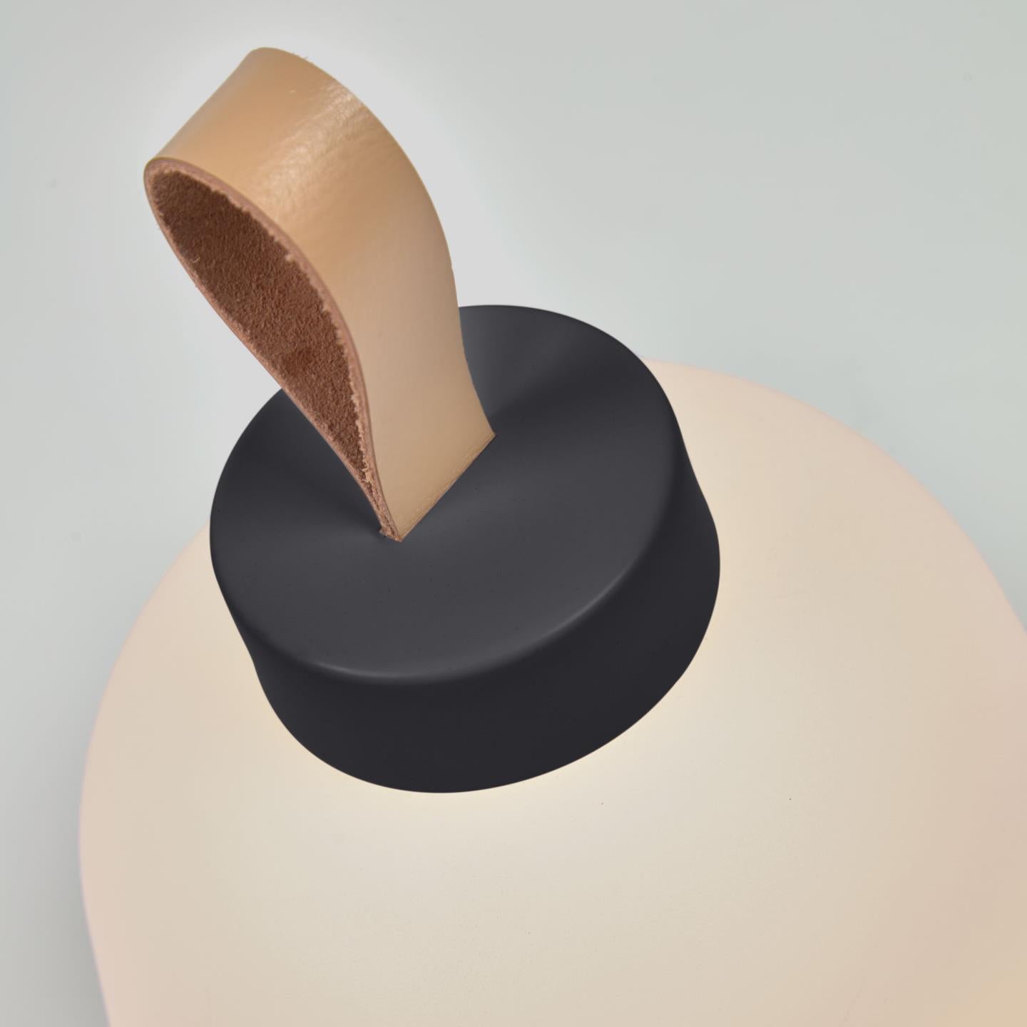 Lampa akumulatorowa UDIYA czarny La Forma Eye on Design