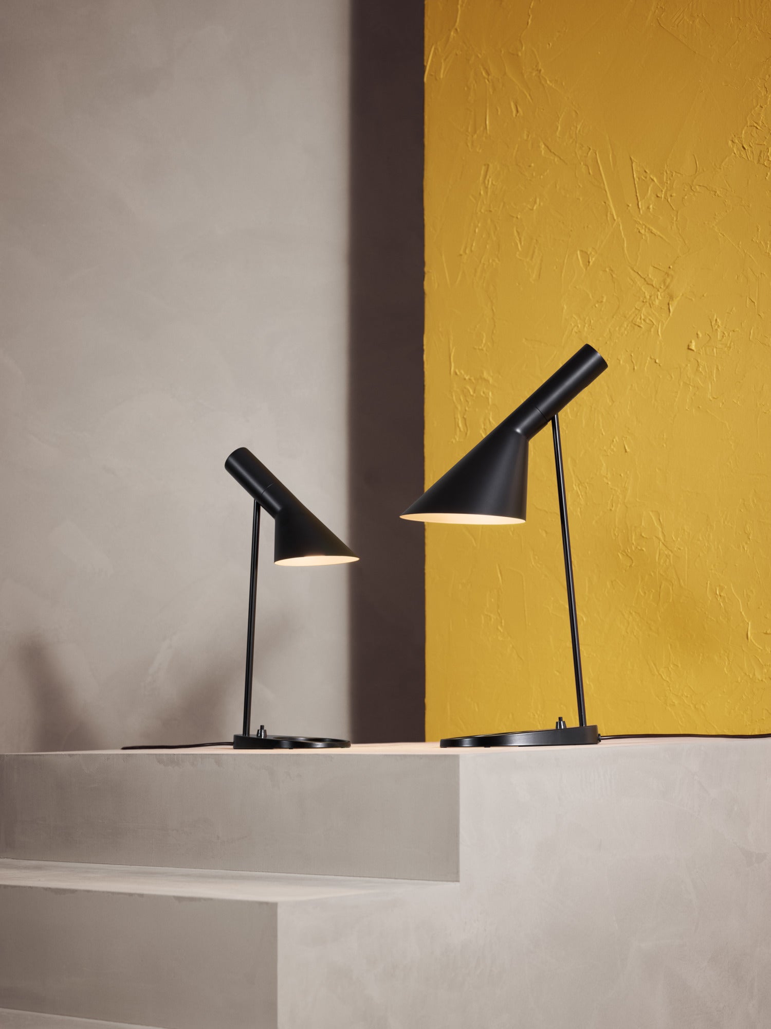 Stolní lampa AJ černá