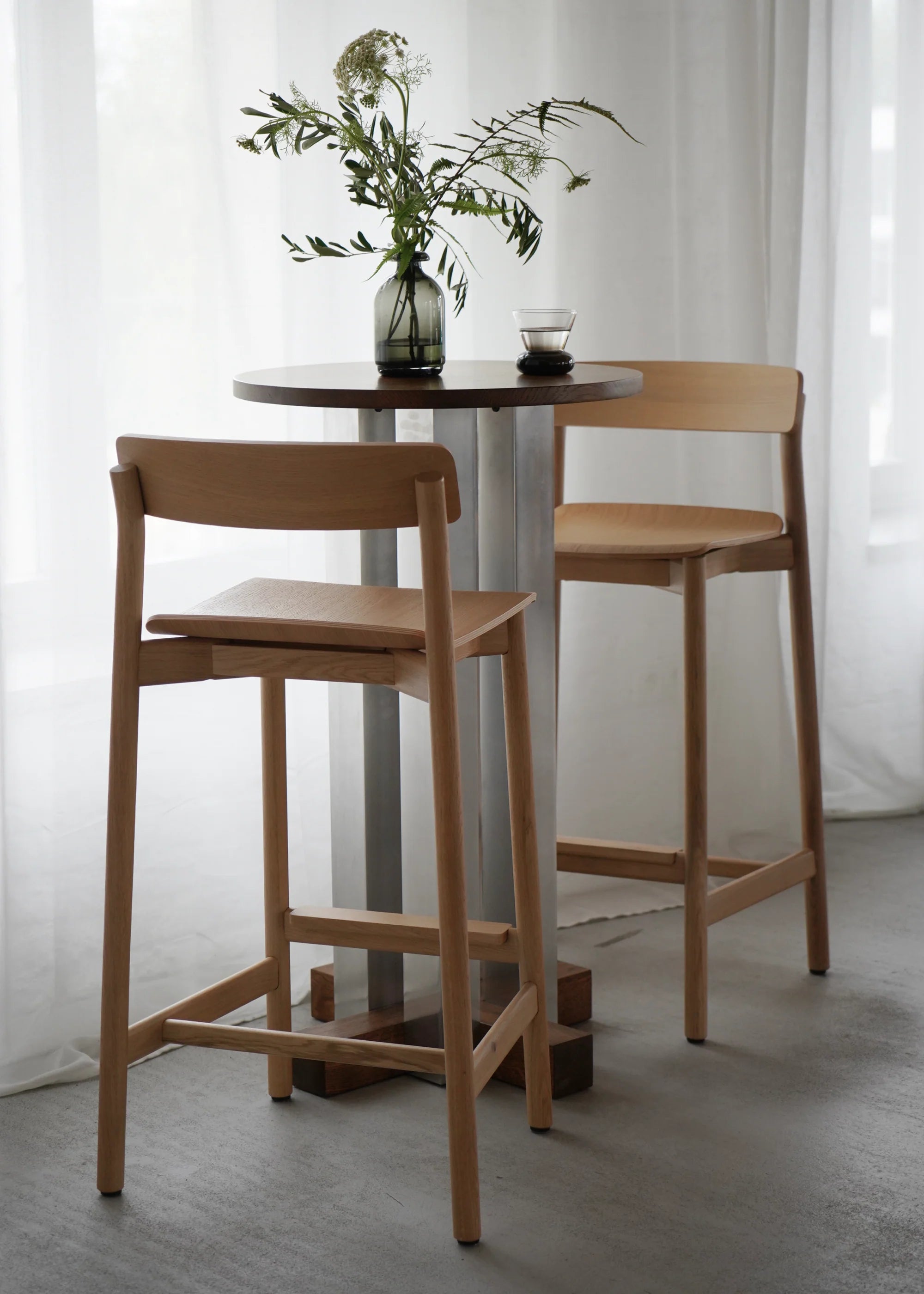 ARCHE stool black oak wood