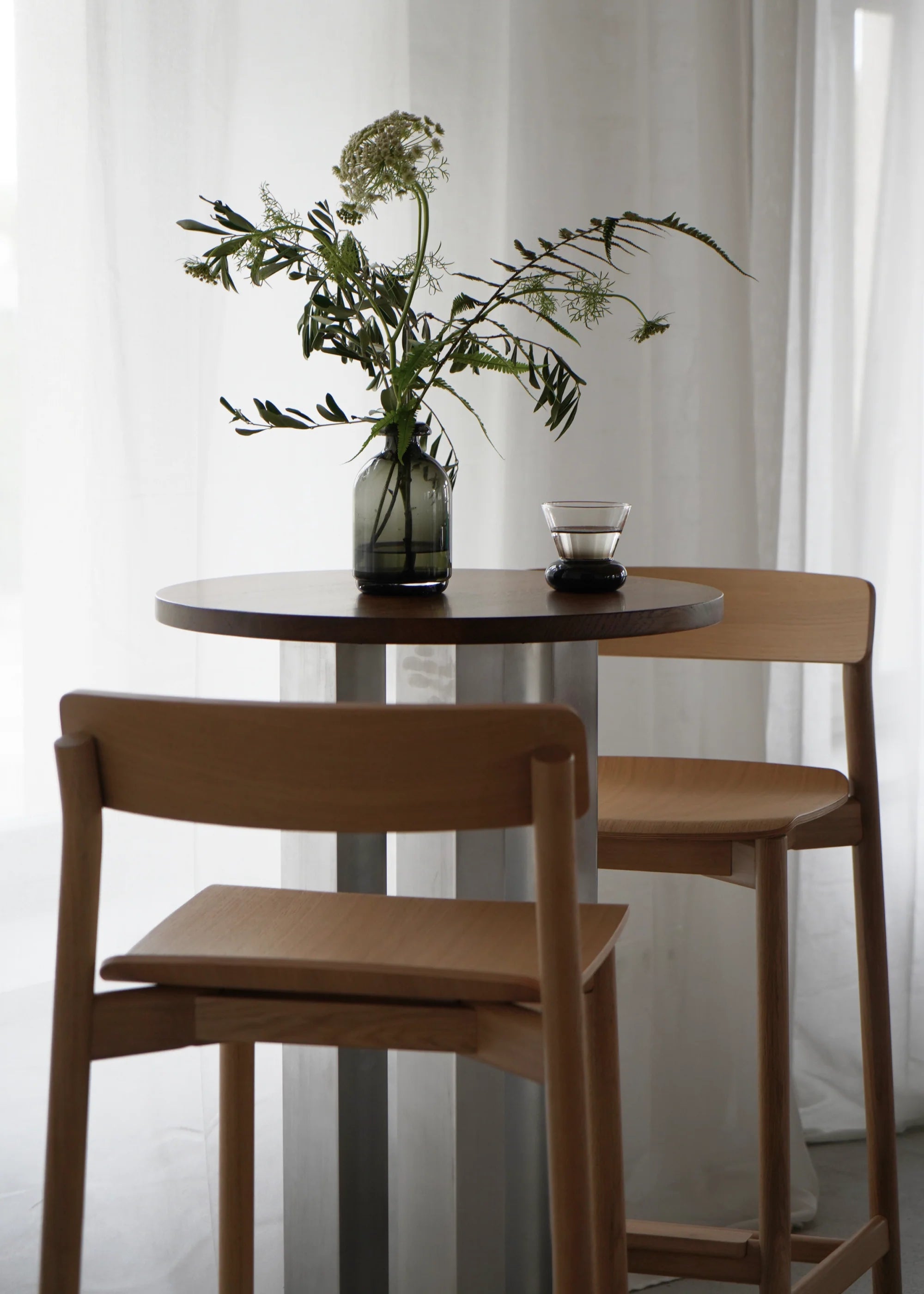 ARCHE stool black oak wood