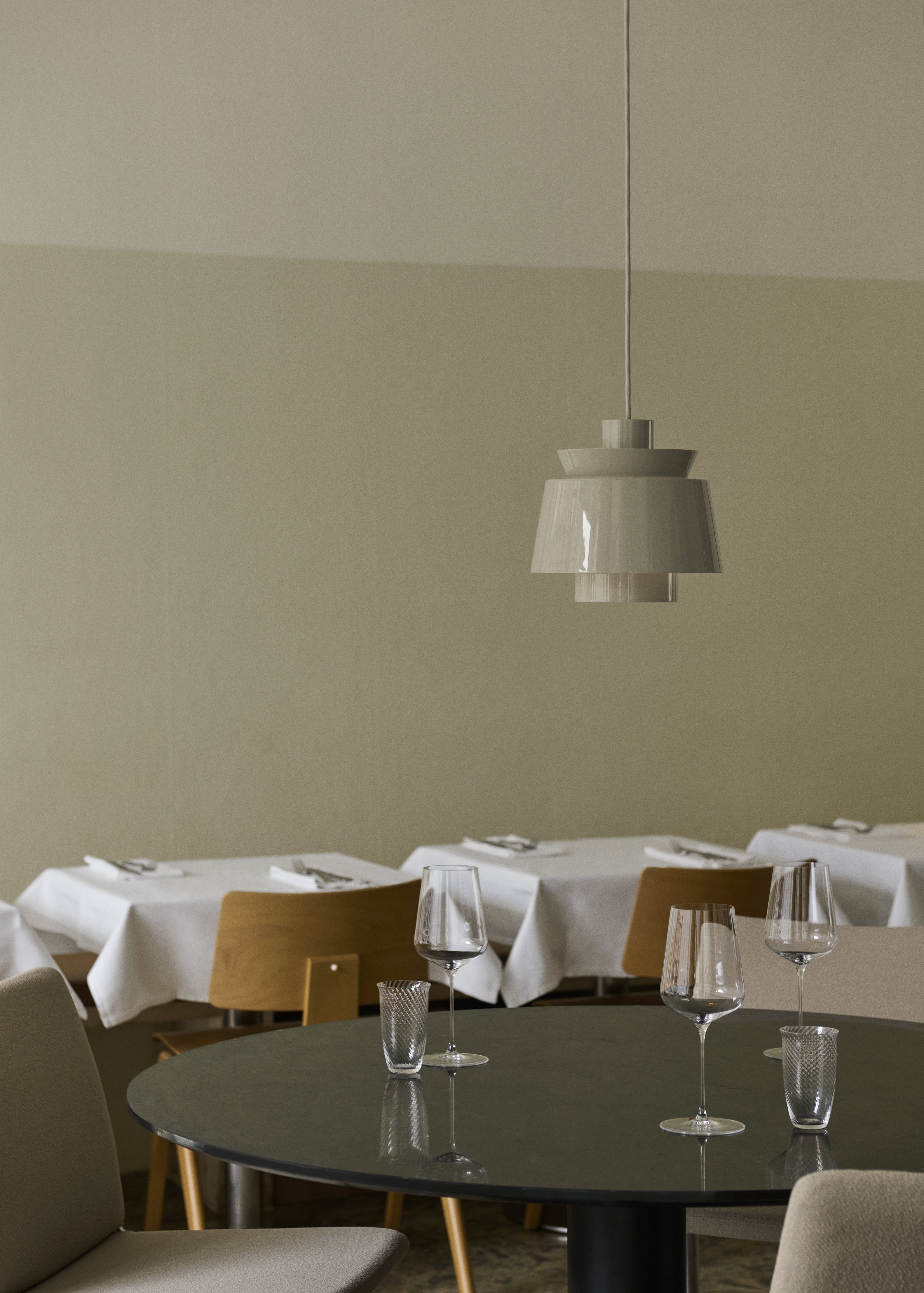 Lampa visící UTZON JU1 šedobéžová