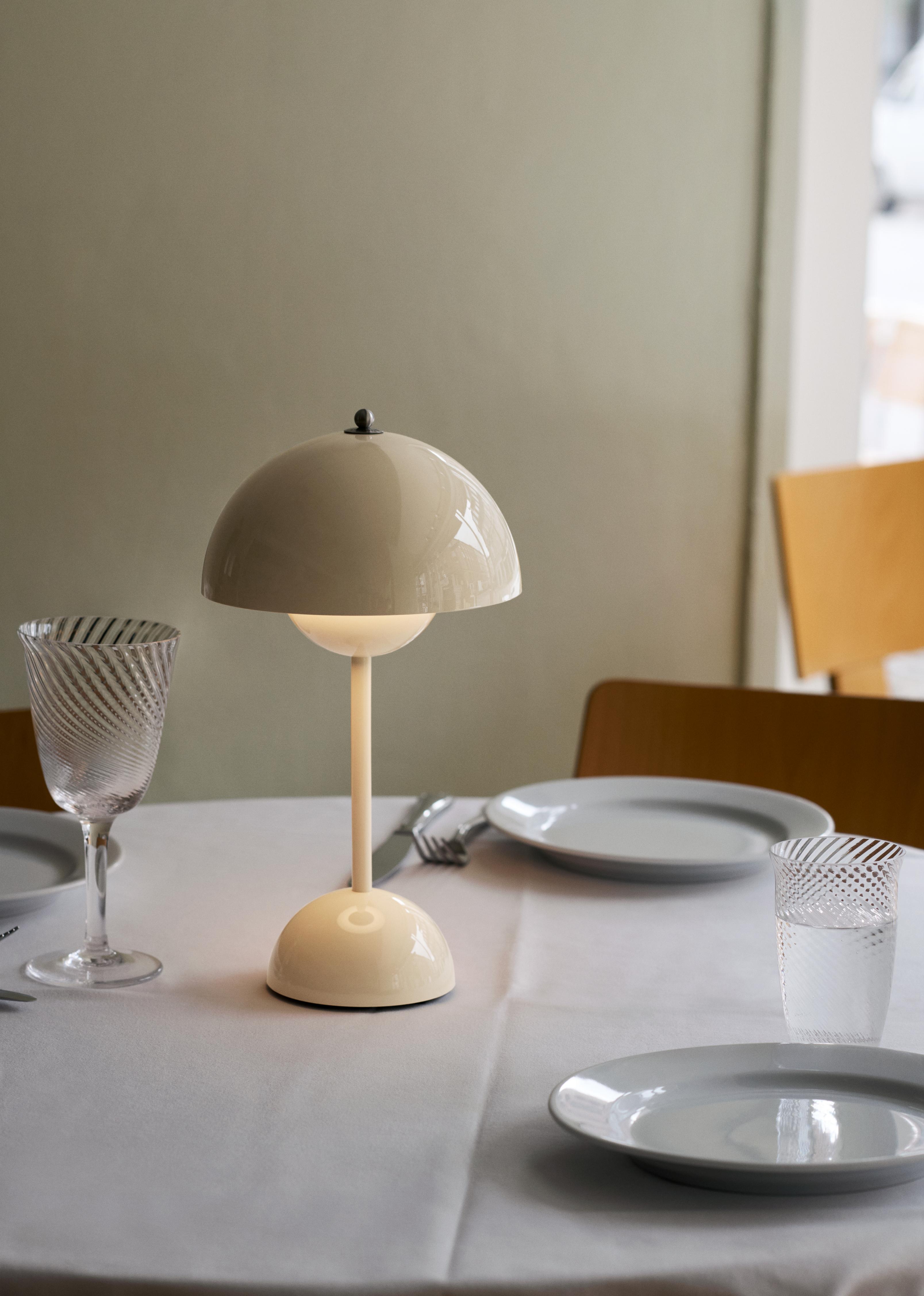 Lampa prenosná FLOWERPOT VP9, slonová kost