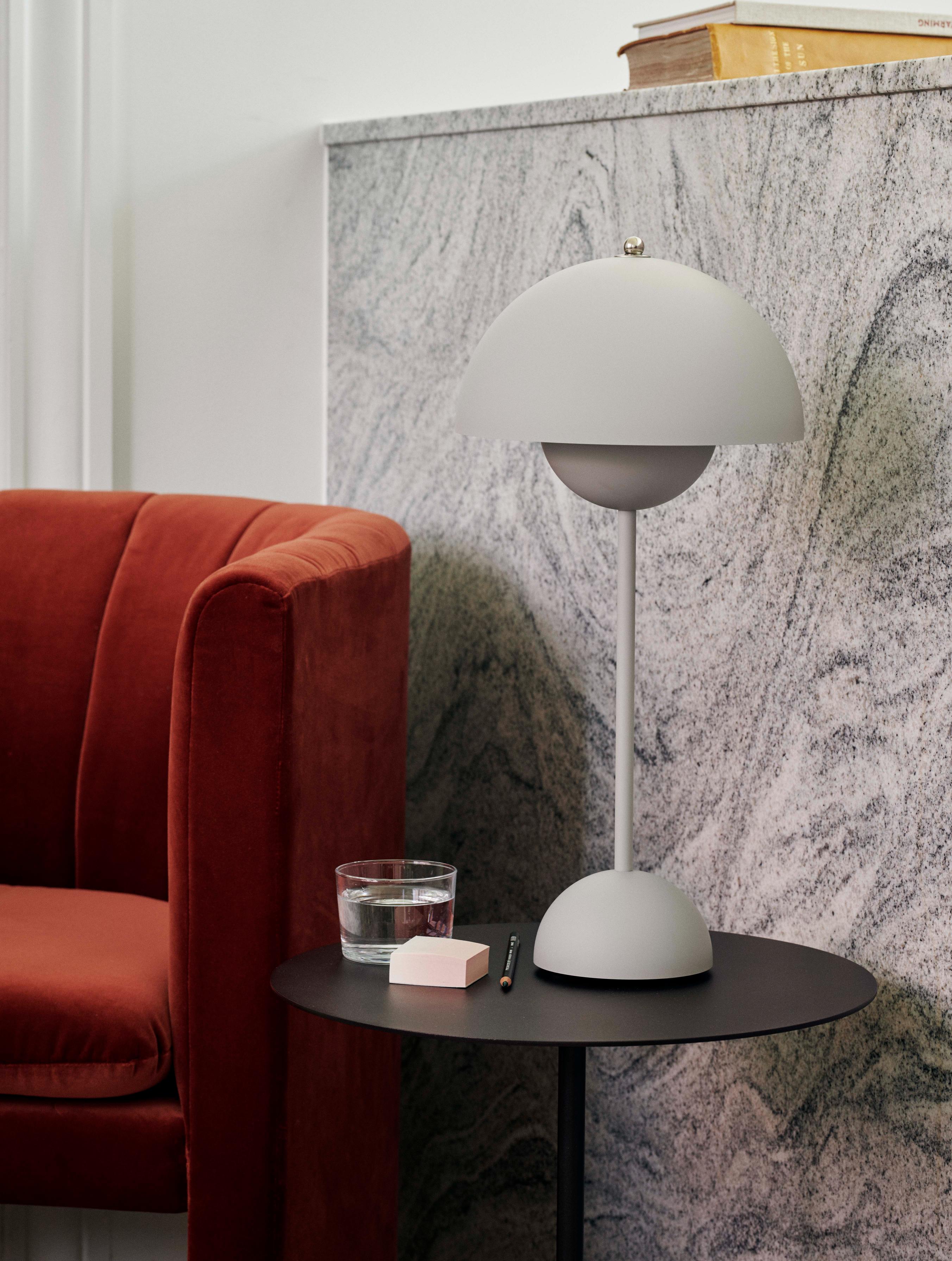 Lampa stolní FLOWERPOT VP3 matná světle šedá
