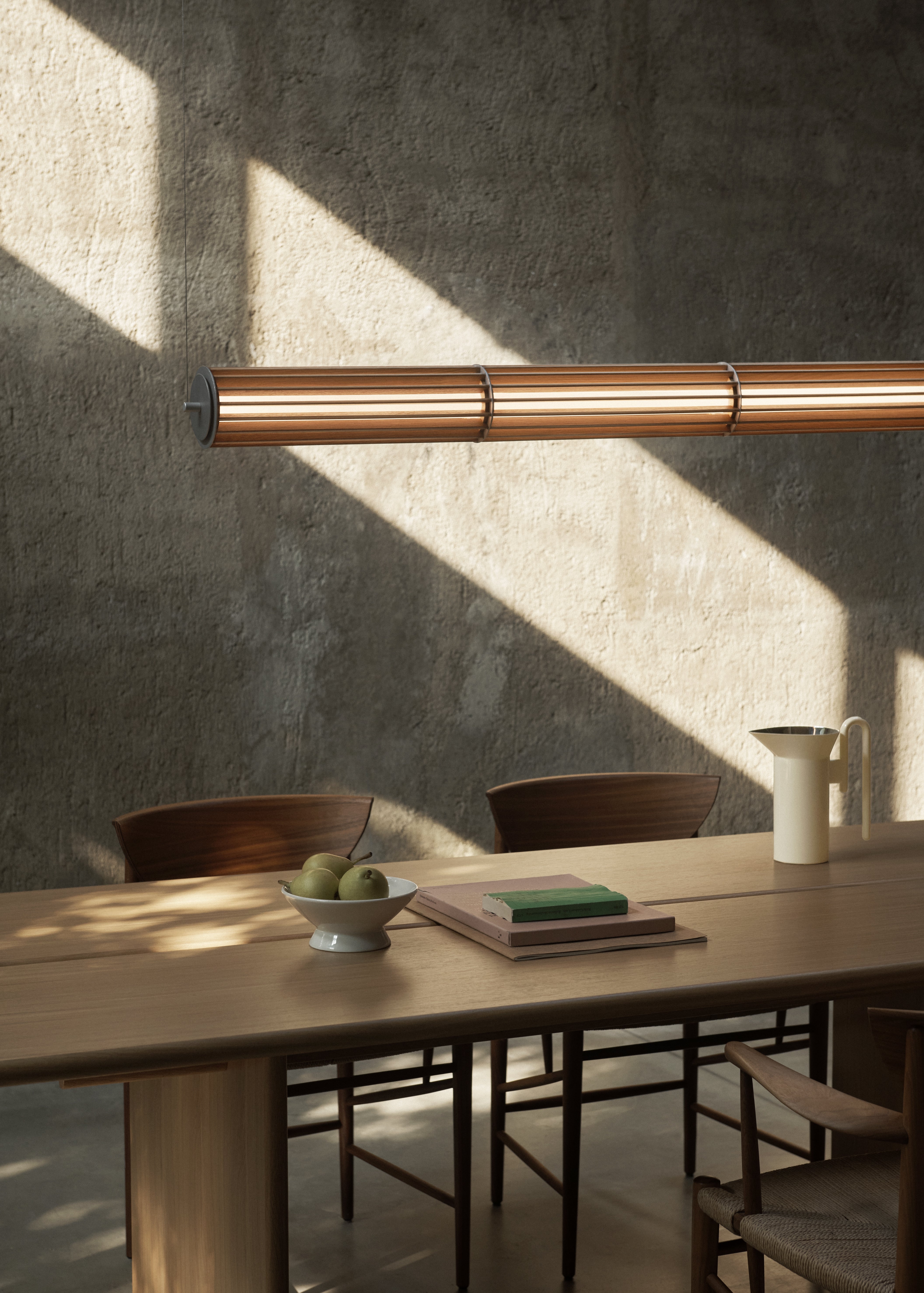Lustrná lampa NUMBRA TY1 z hliníku a dubového dřeva