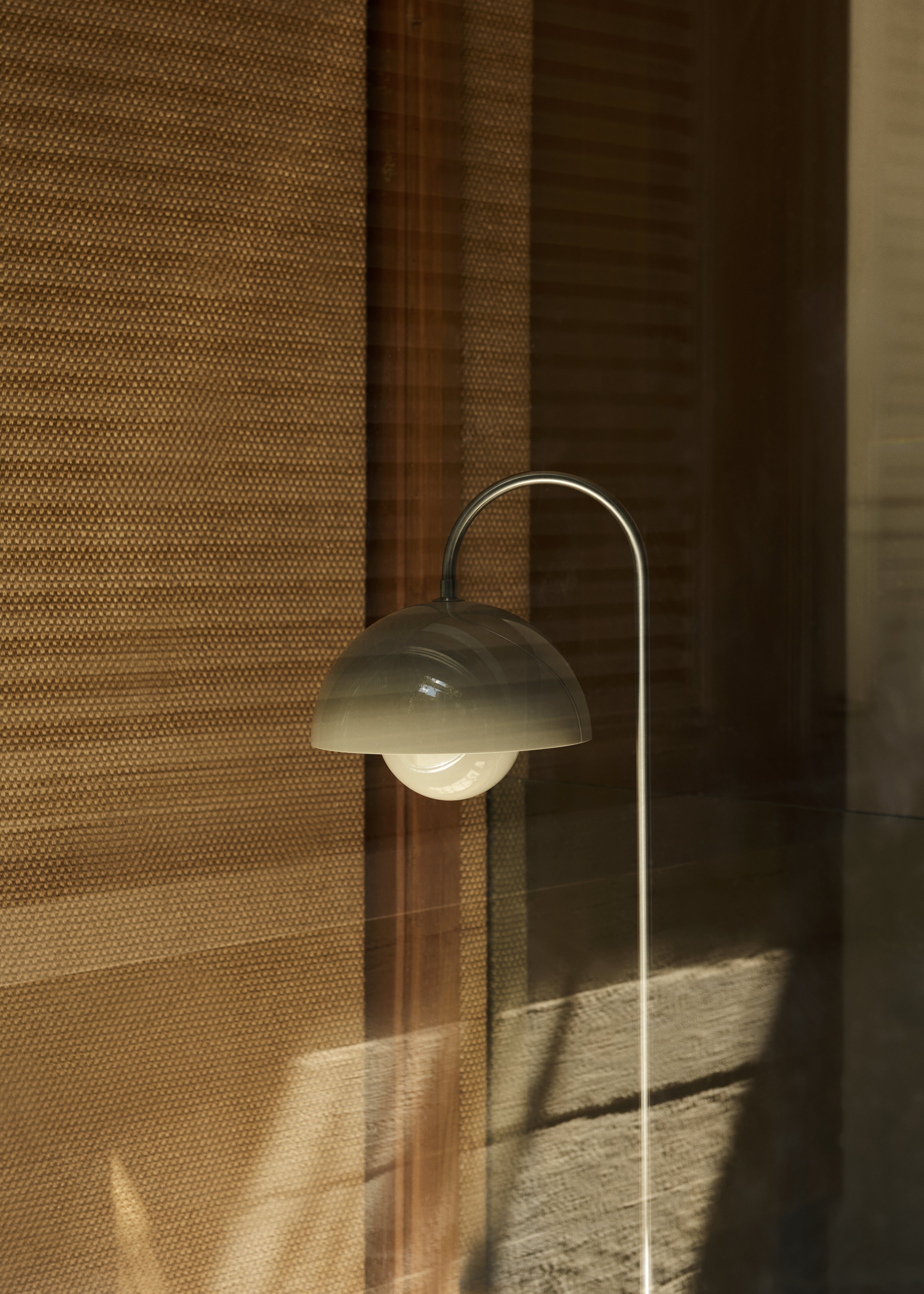 Lampa podłogowa FLOWERPOT VP12 ciemna śliwka