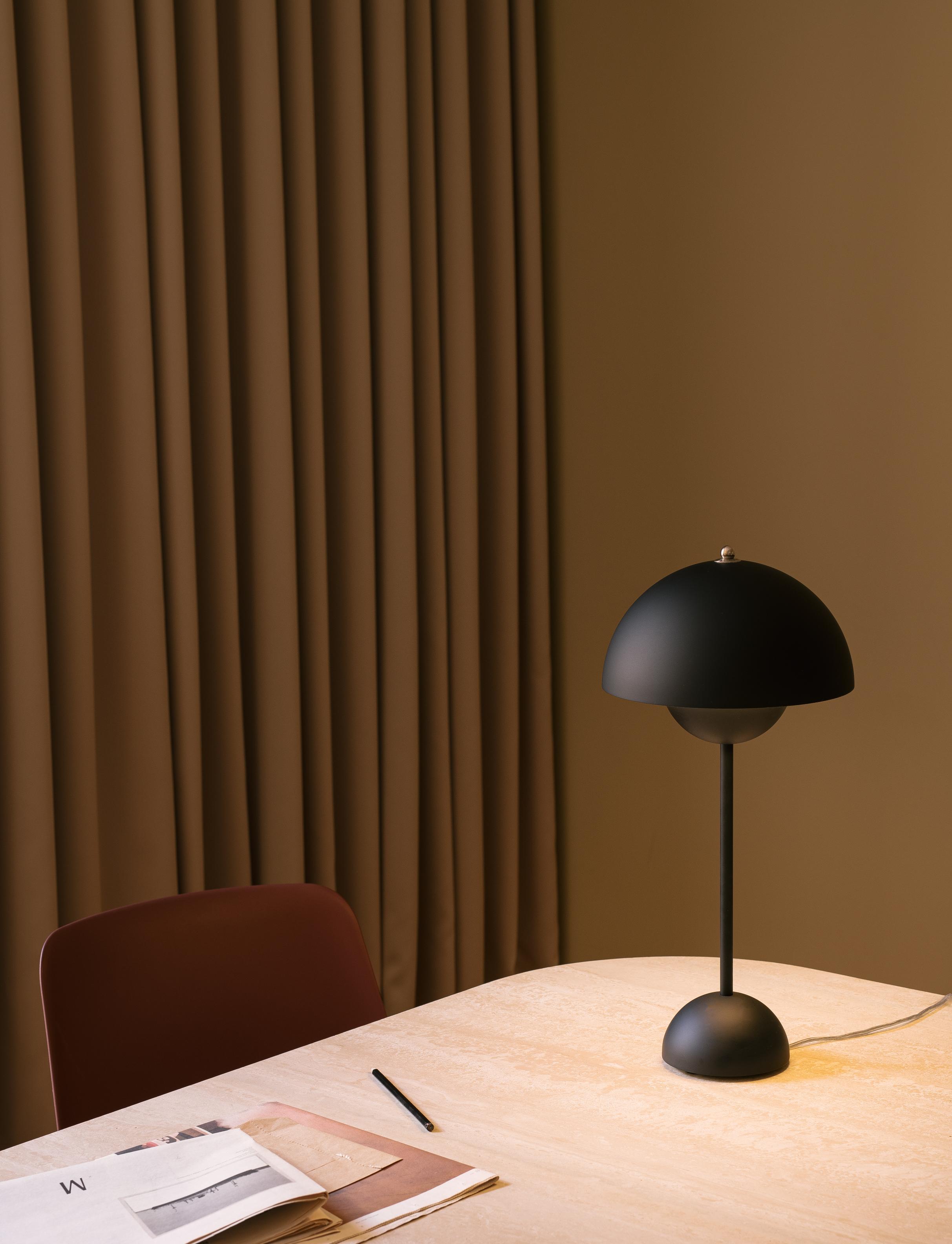 Stolní lampa FLOWERPOT VP3 matná bílá