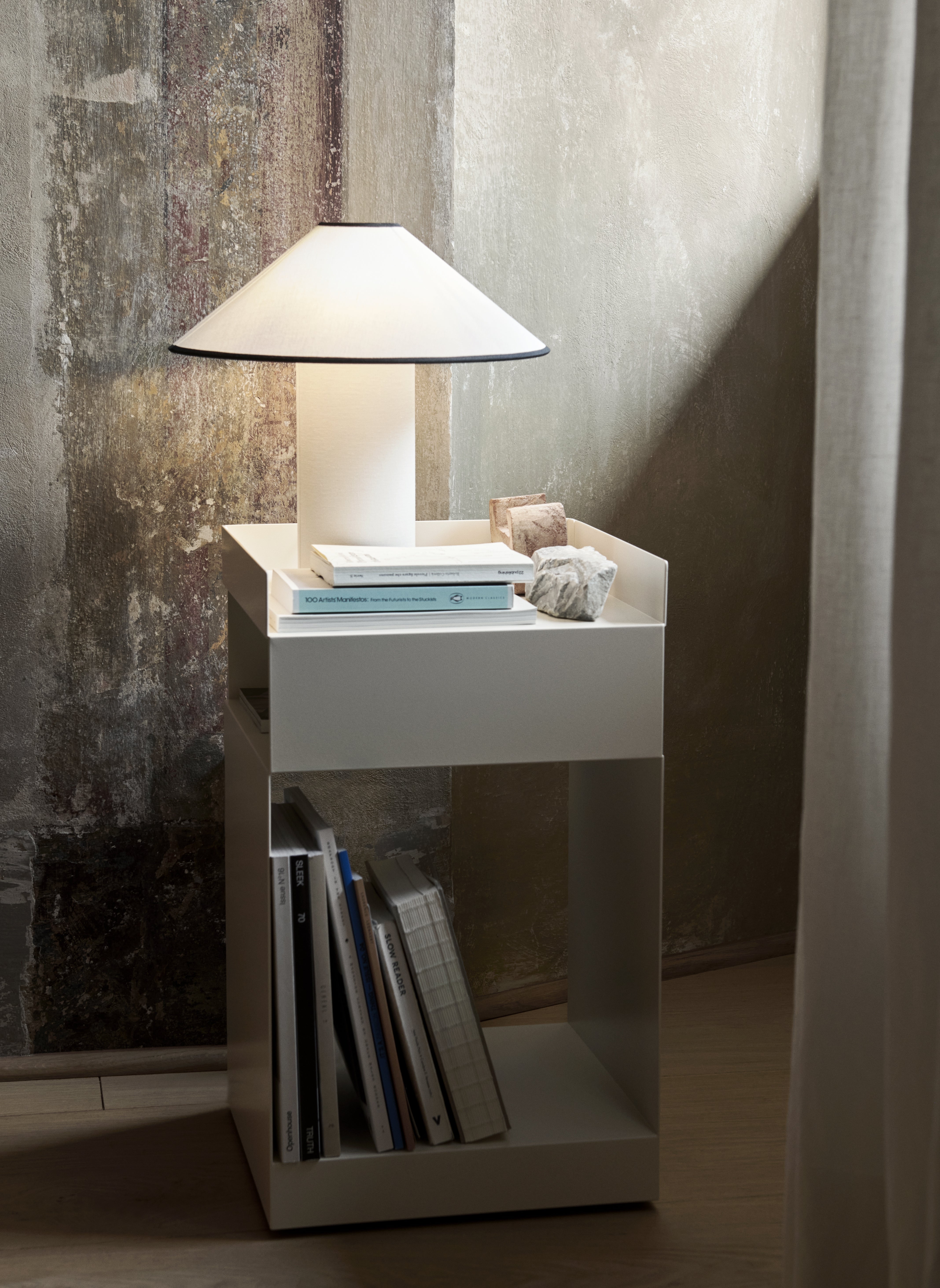 Stolní lampa COLETTE ATD6 bílá s červeným zakončením