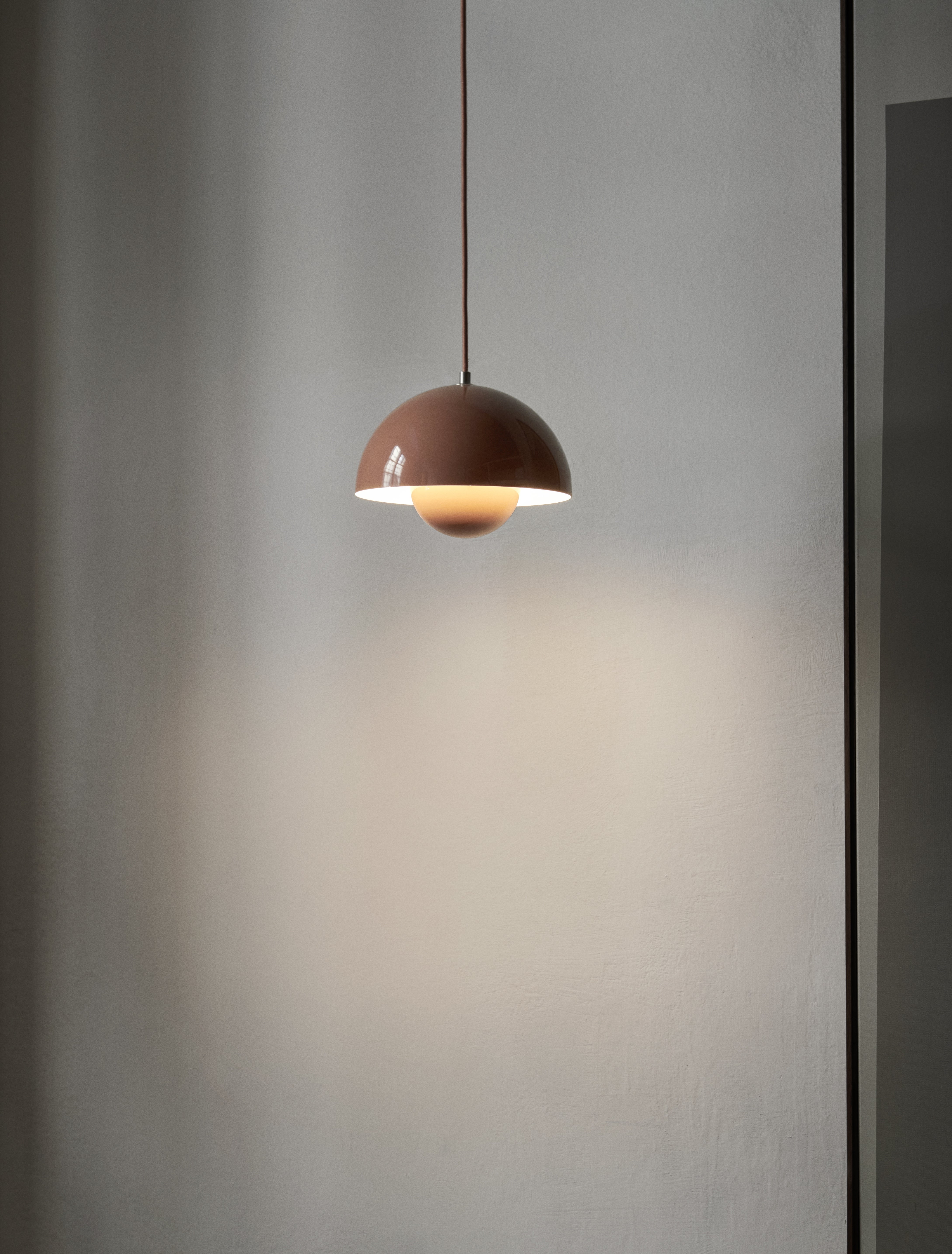 Lampa visící FLOWERPOT vínově červená