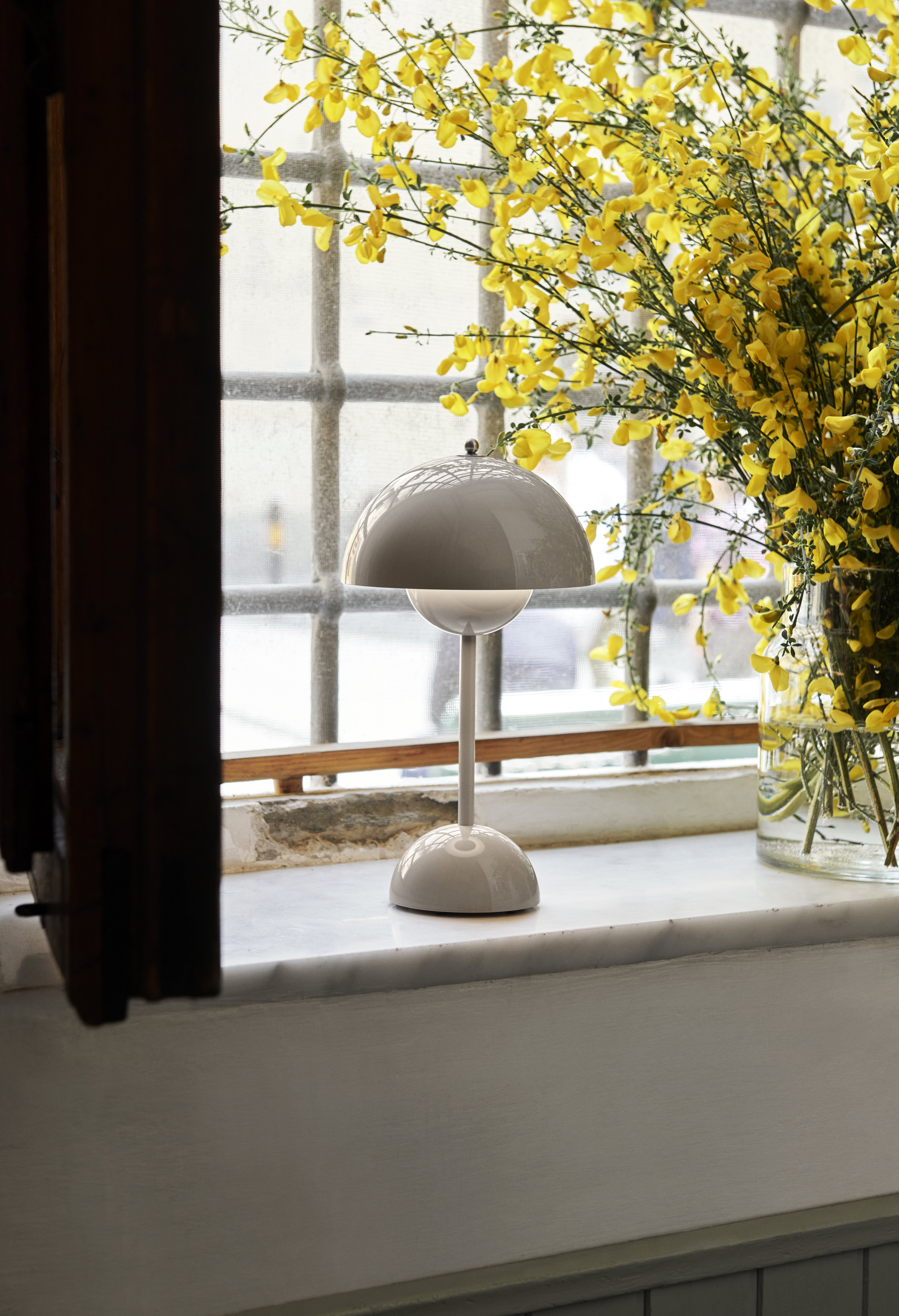 Přenosná lampa FLOWERPOT VP9 šedobéžová