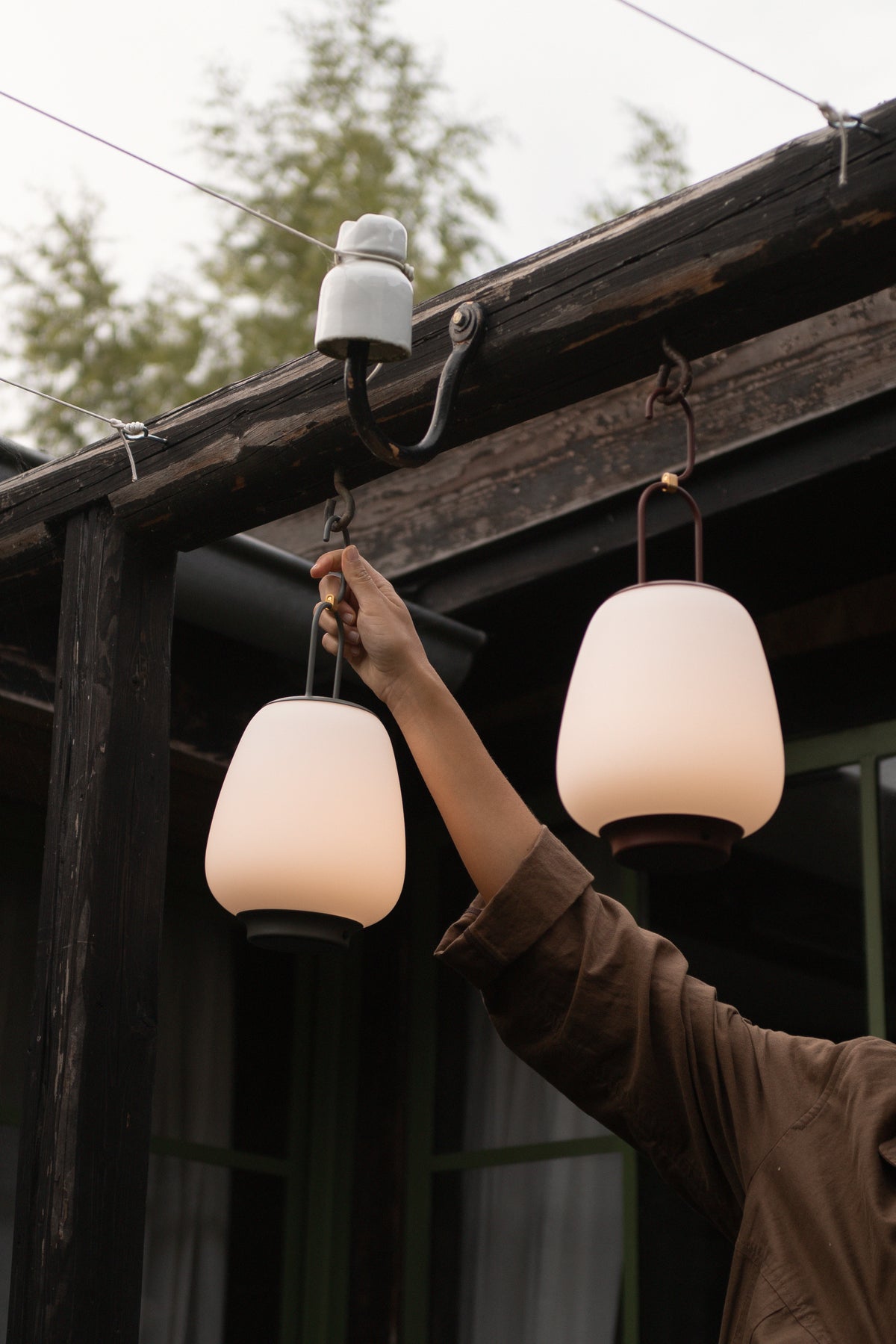 Přenosná venkovní lampa LUCCA SC51 bílá s černým povrchem