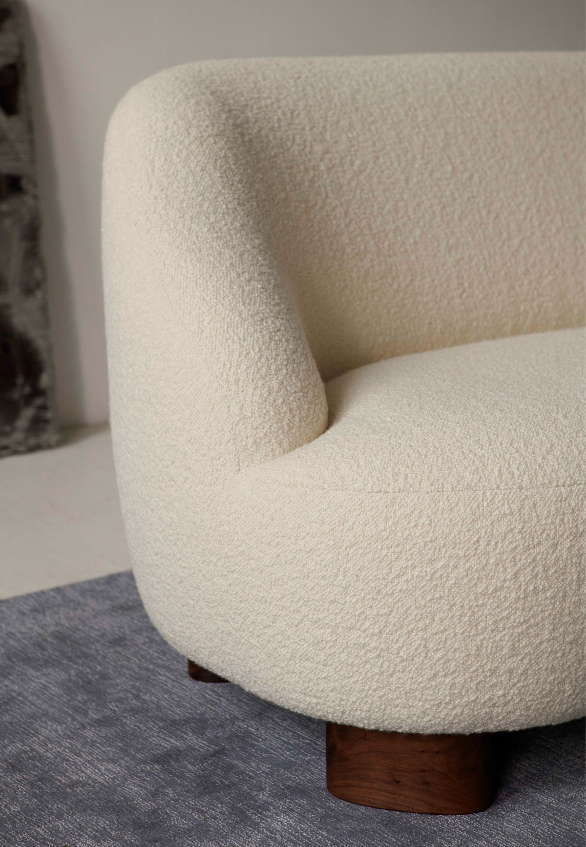 Sofa pro 2 osoby MARGAS LC3 čalouněná s dubovou základnou