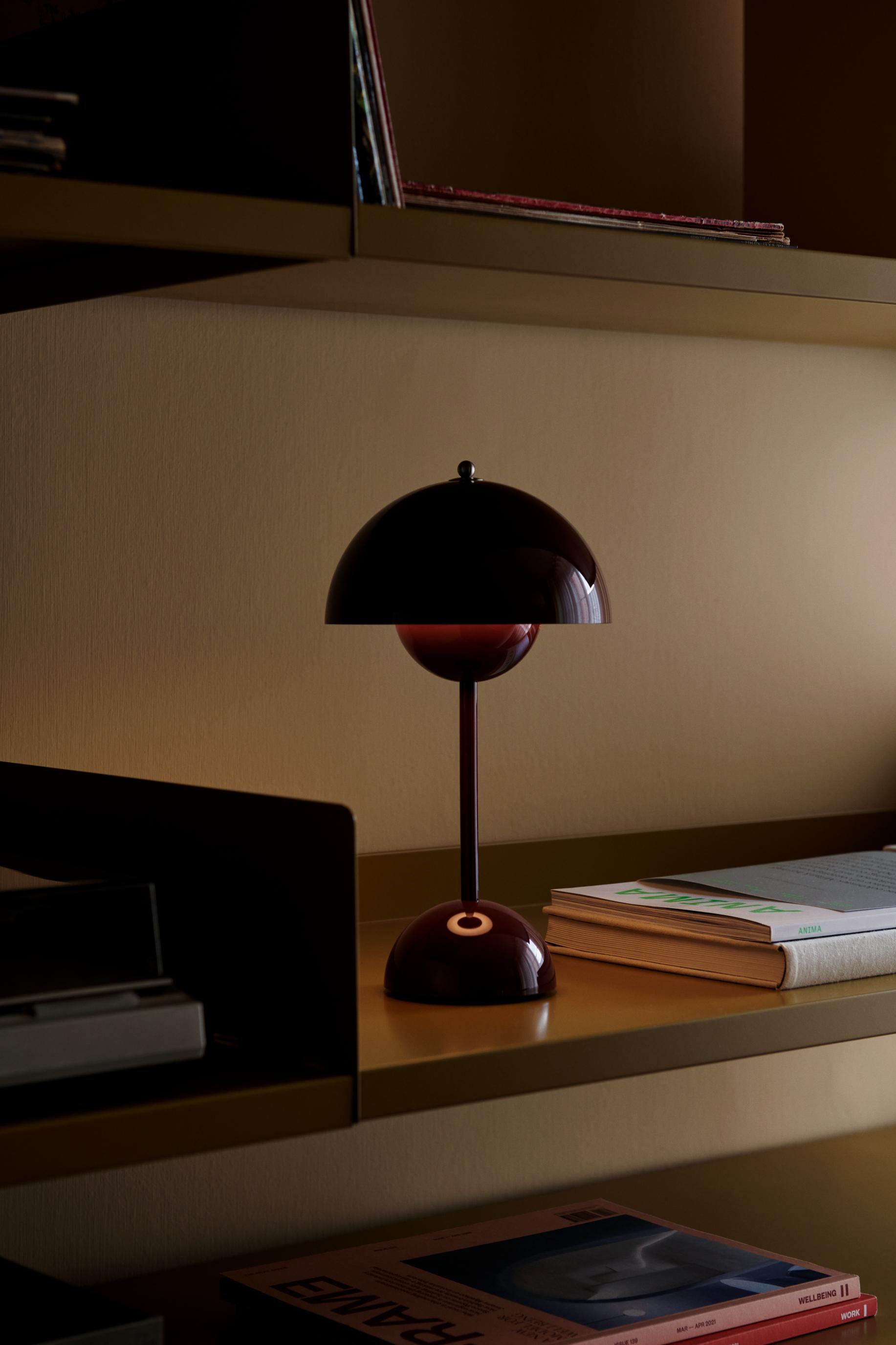 Lampa prenosná FLOWERPOT VP9 tmavě švestková