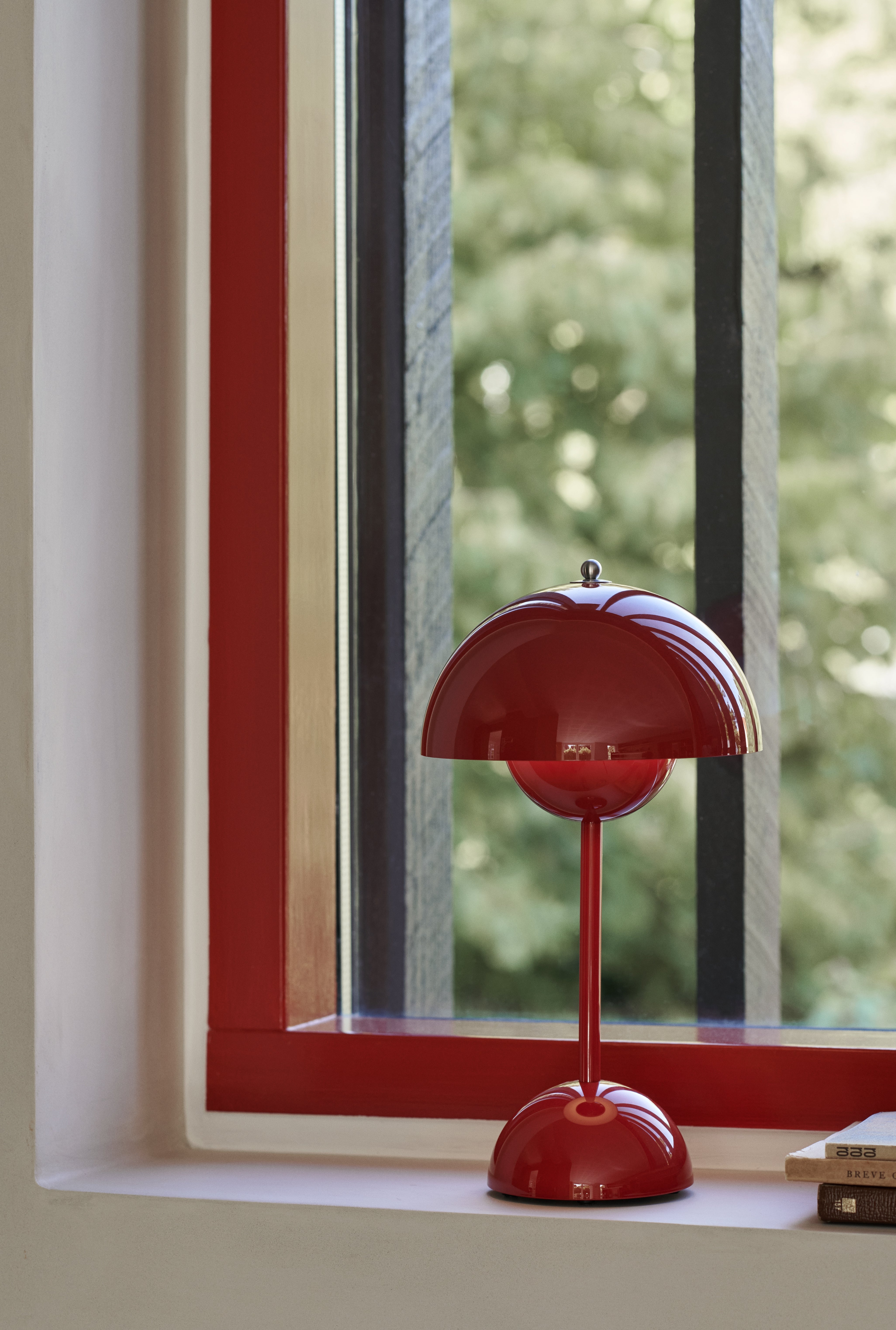 Přenosná lampa FLOWERPOT VP9 v barvě vína