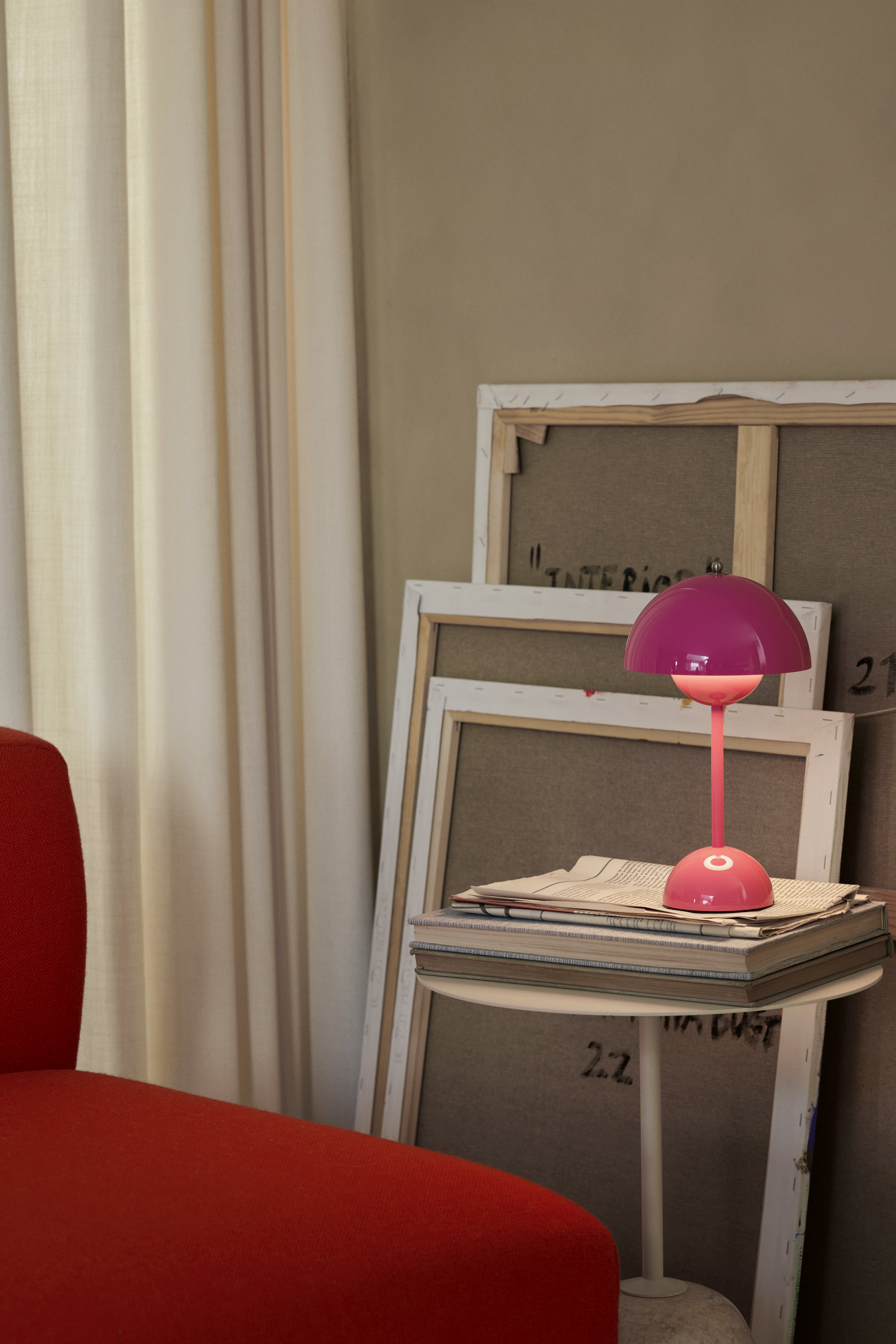 Přenosná lampa FLOWERPOT VP9 v barvě fuchsie