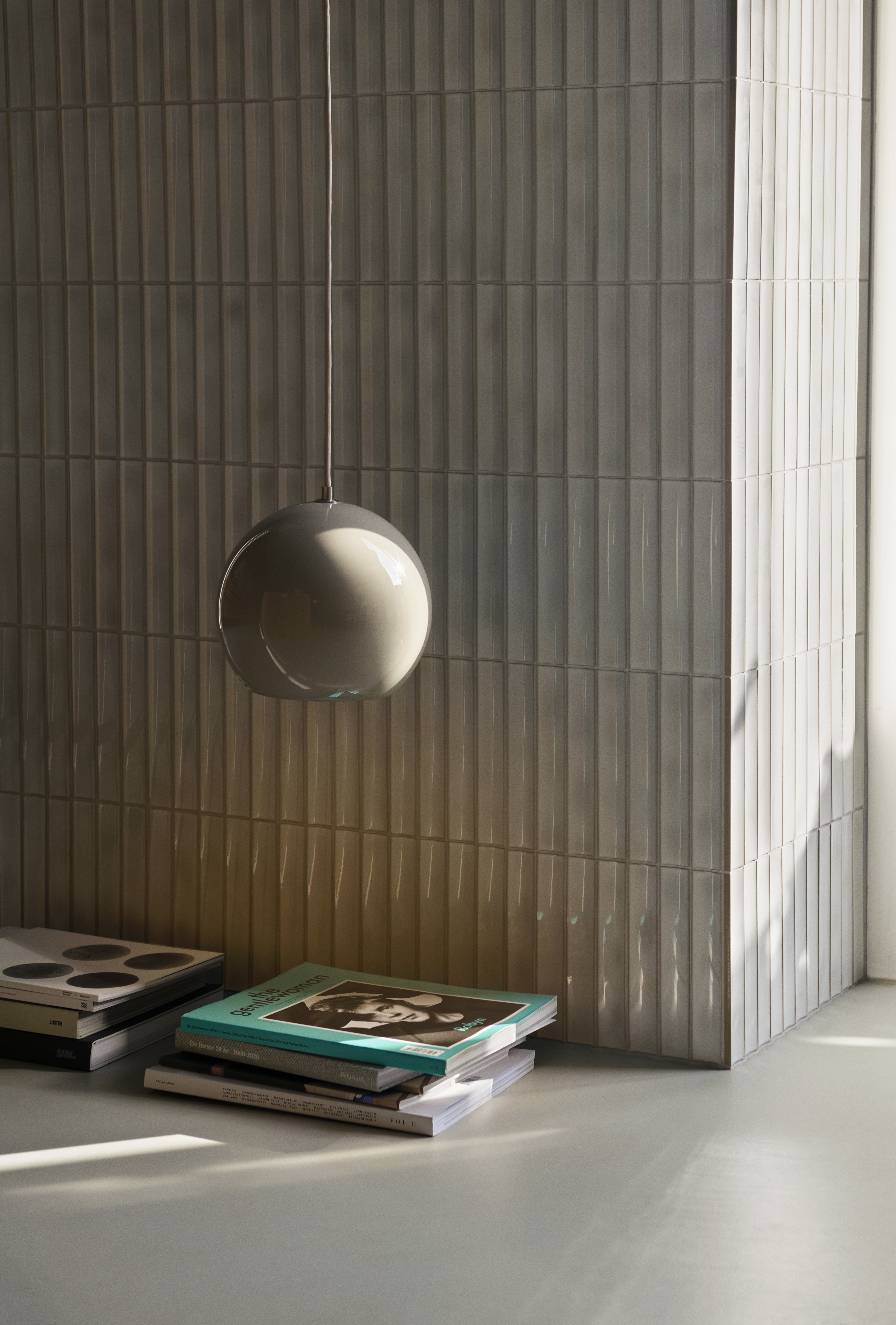 Lampa visící TOPAN VP6 s chromovaným stínidlem