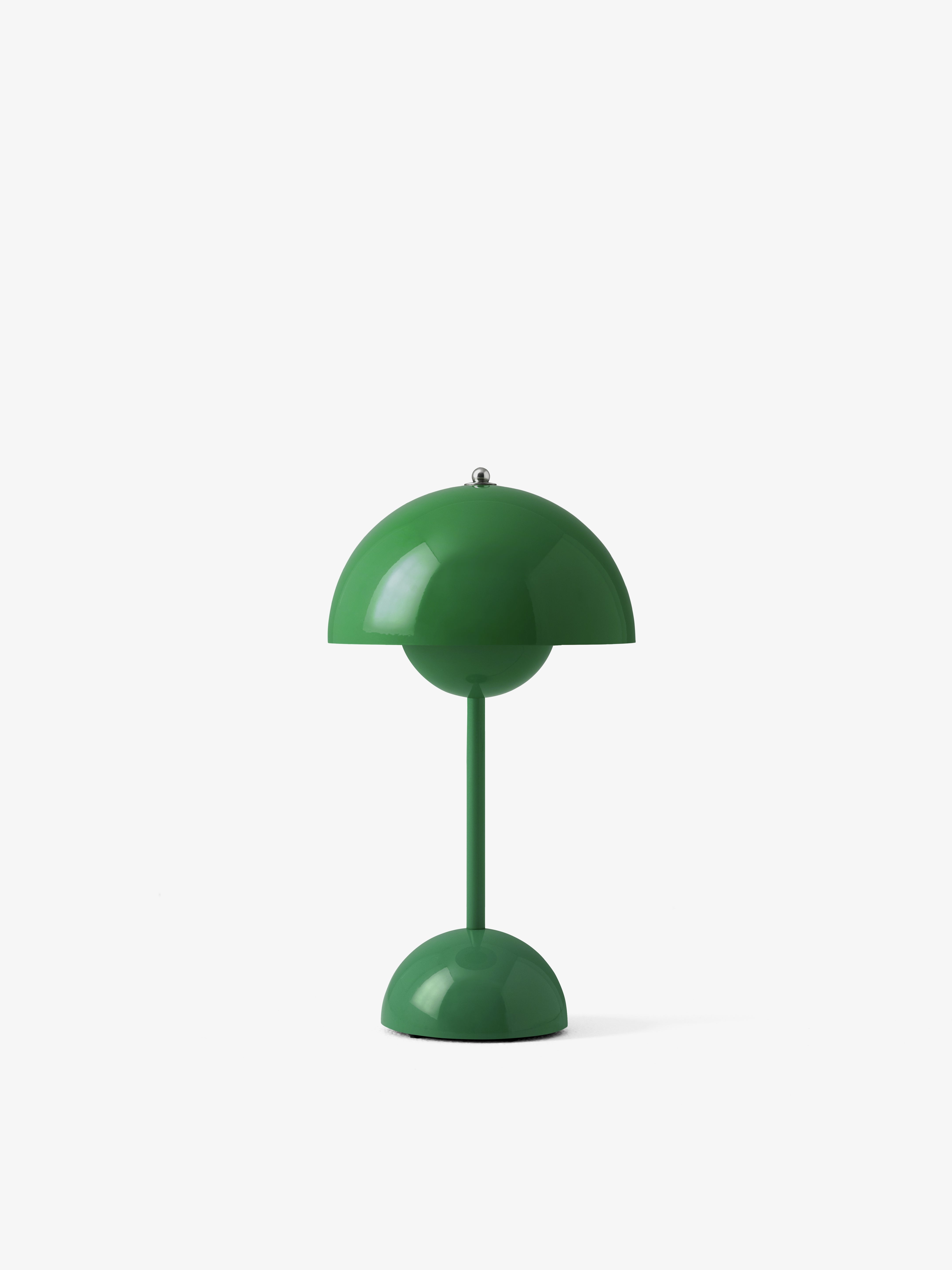 Přenosná lampa FLOWERPOT VP9 v intenzivní zelené barvě