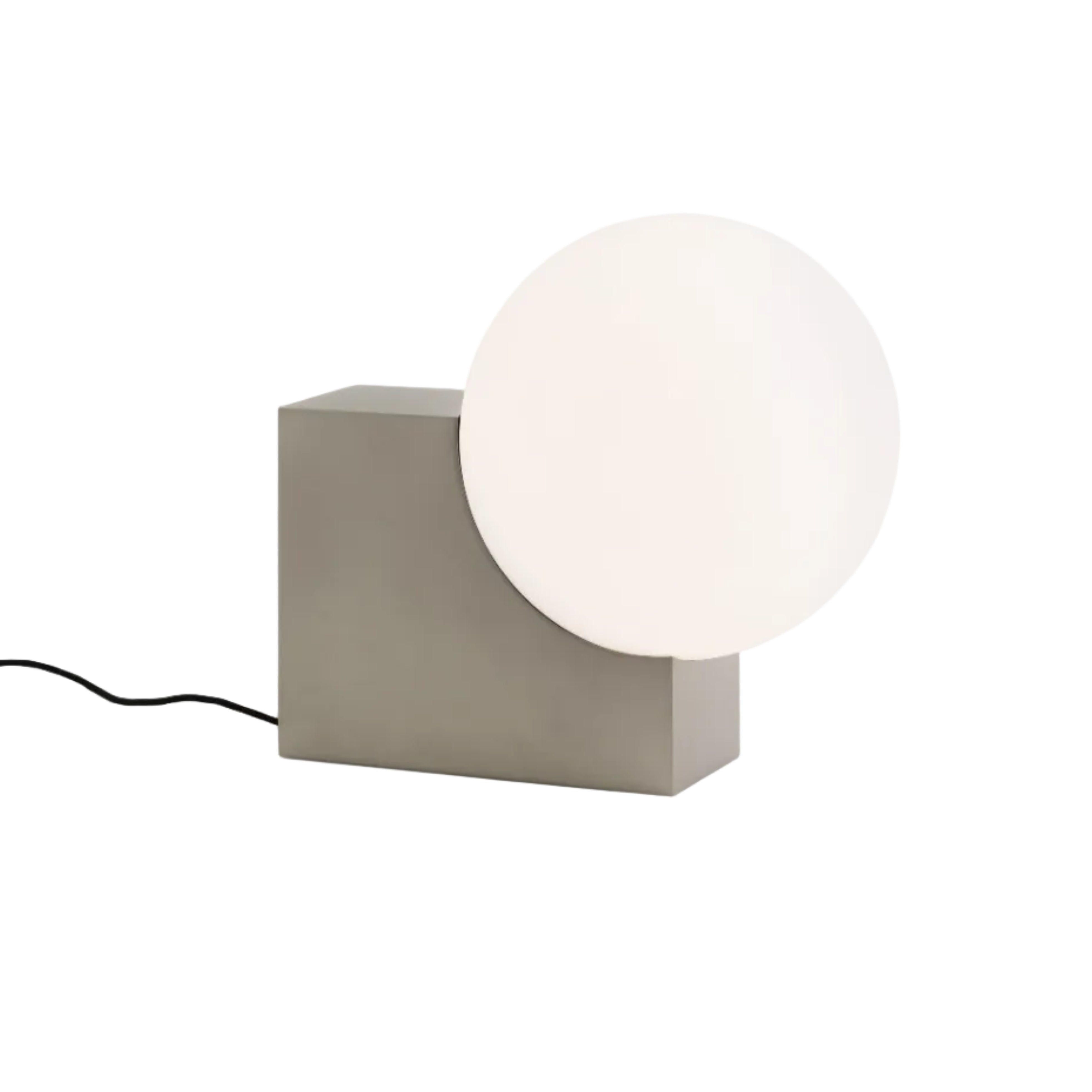 Podlahová lampa JOURNEY SH4 s skleněným stínidlem a základnou z kartáčované oceli.