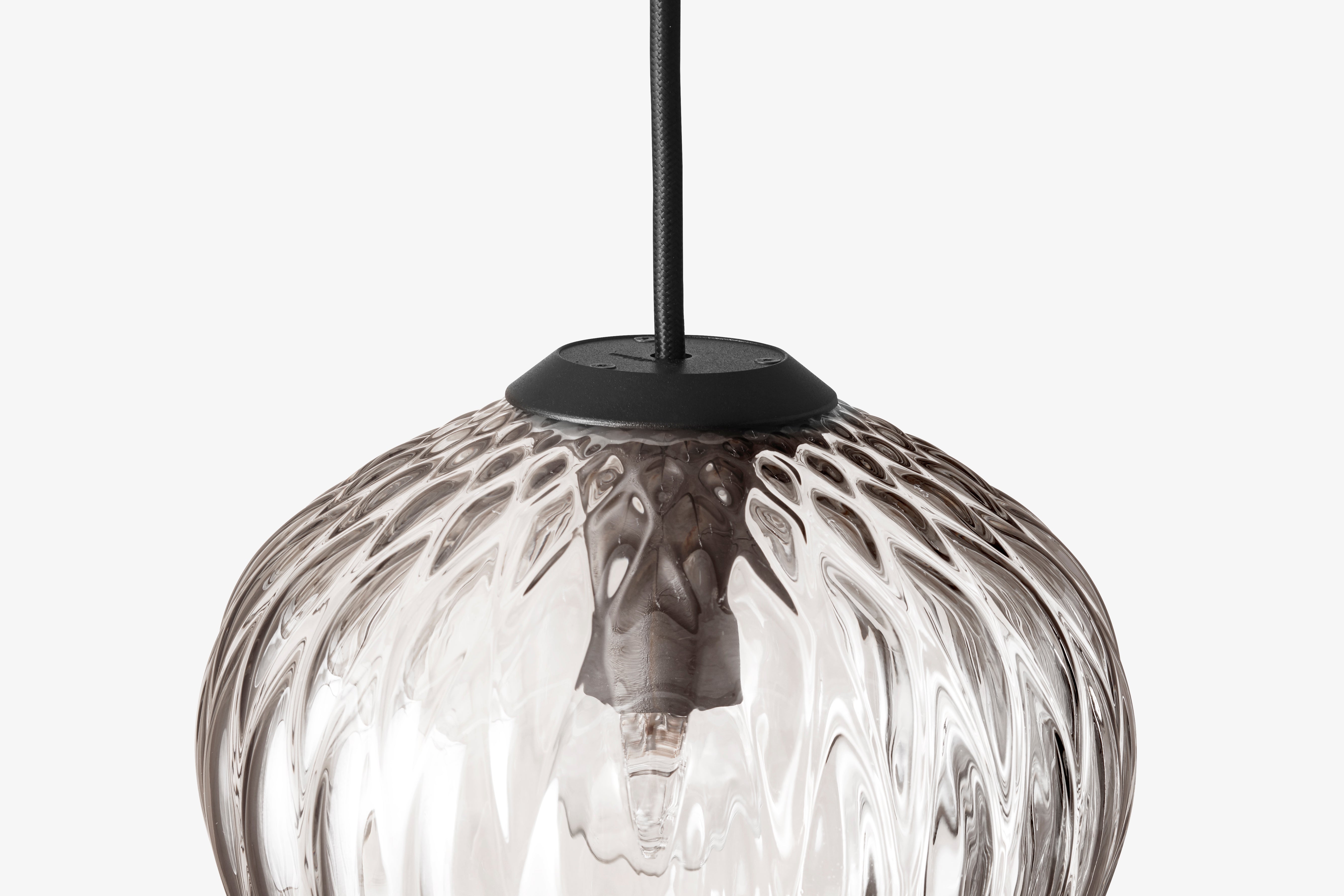 Lampa visící BLOWN s lesklým stínidlem