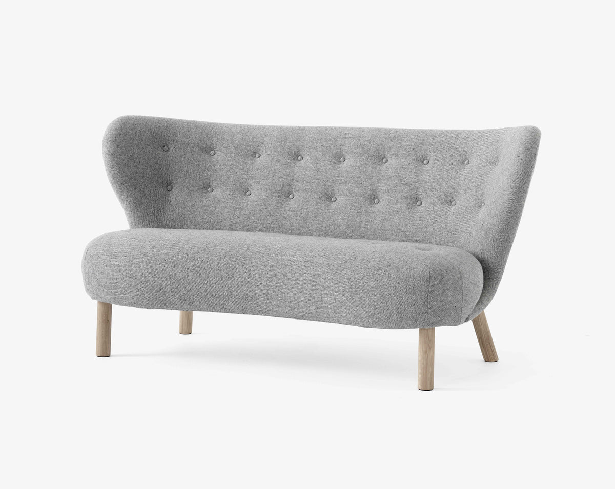 Sofa pro 2 osoby LITTLE PETRA VB2 čalouněná s dubovým podstavcem