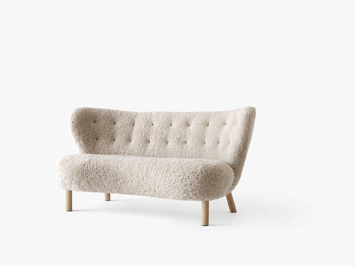 Sofa pro 2 osoby LITTLE PETRA VB2 čalouněná s dubovým podstavcem