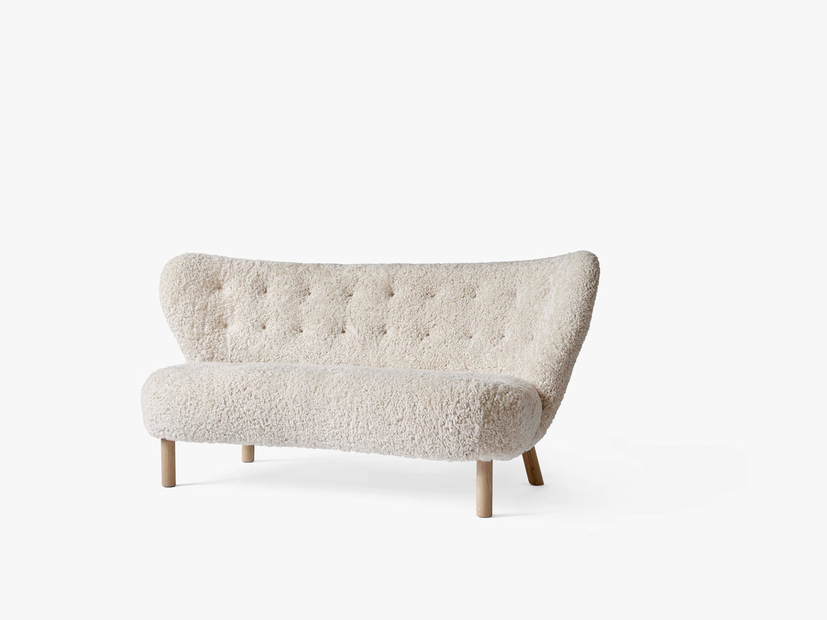 Sofa pro 2 osoby LITTLE PETRA VB2 čalouněná s dubovým podstavcem