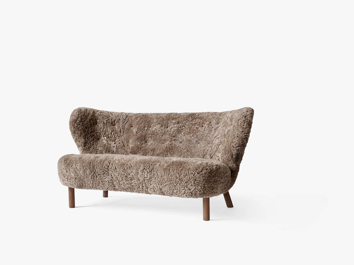 Sofa pro 2 osoby LITTLE PETRA VB2 čalouněná s ořechovým podstavcem