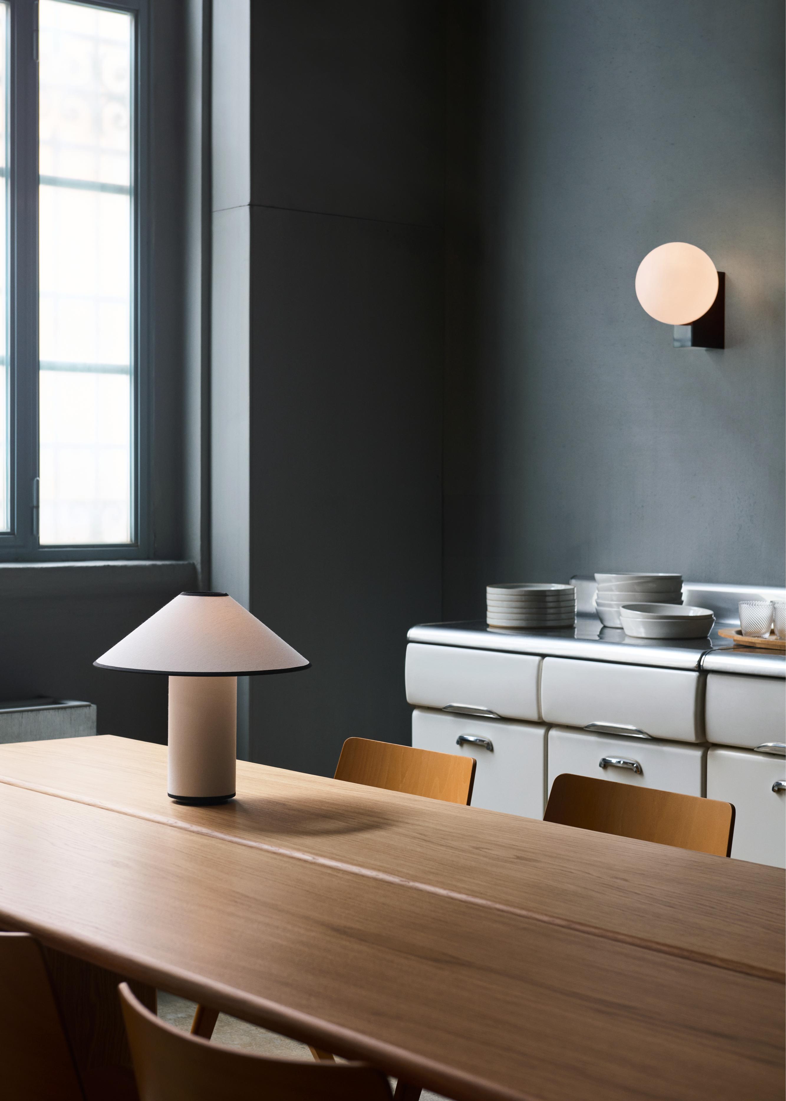 Stolní lampa COLETTE ATD6 bílá s černým povrchem