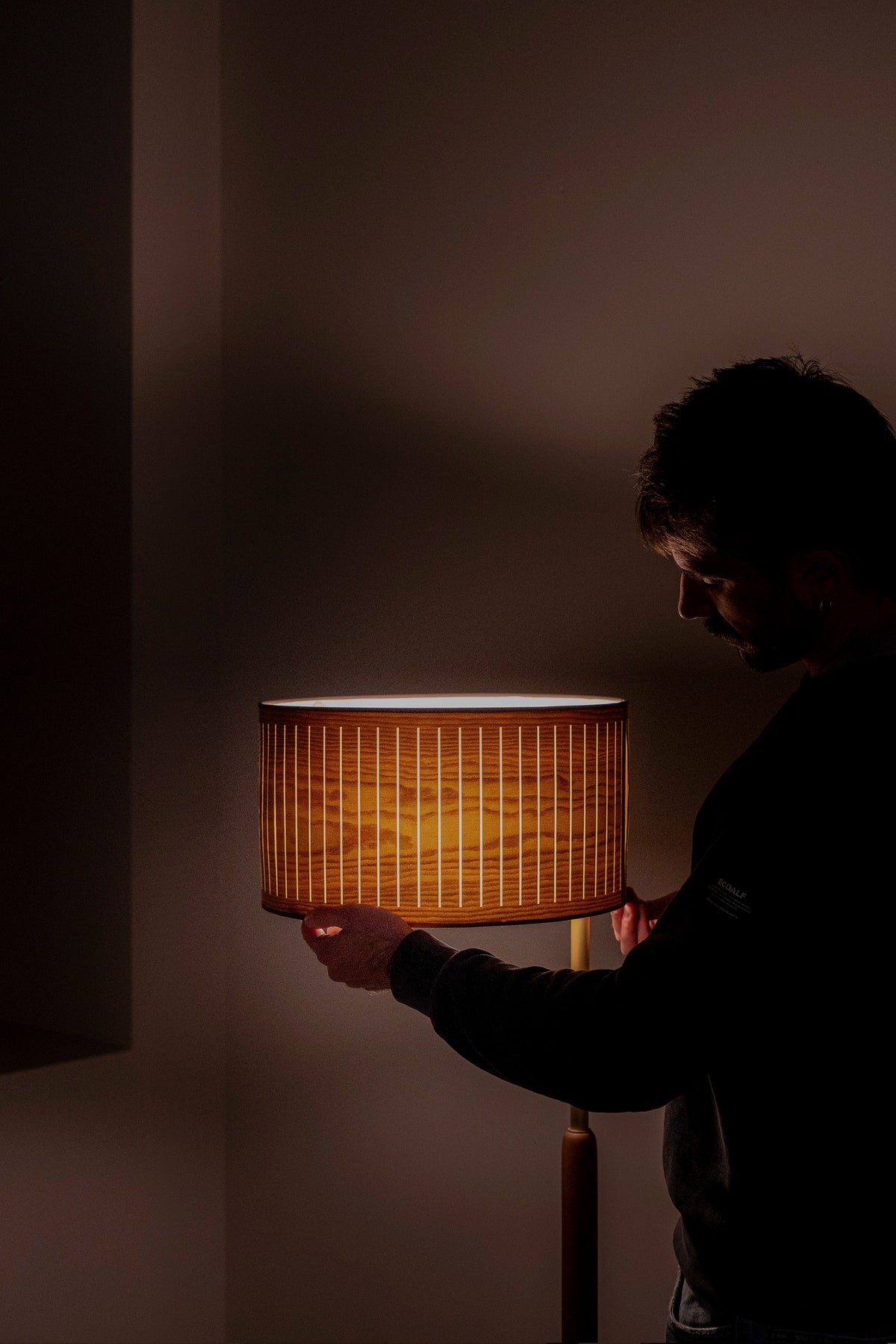 Lampa podłogowa AUTUMN drewno orzechowe – Nomon