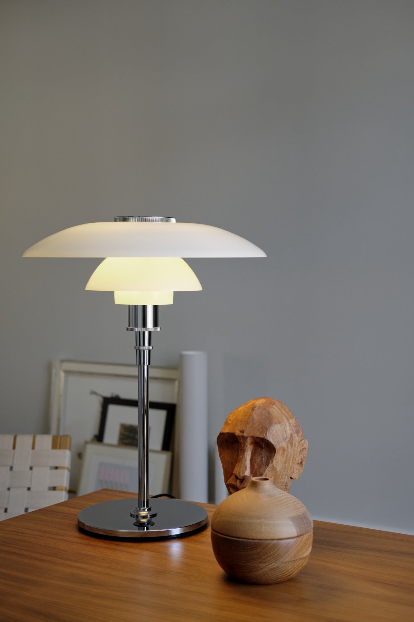 Stolní lampa PH 4½-3½ bílá s chromovaným podstavcem