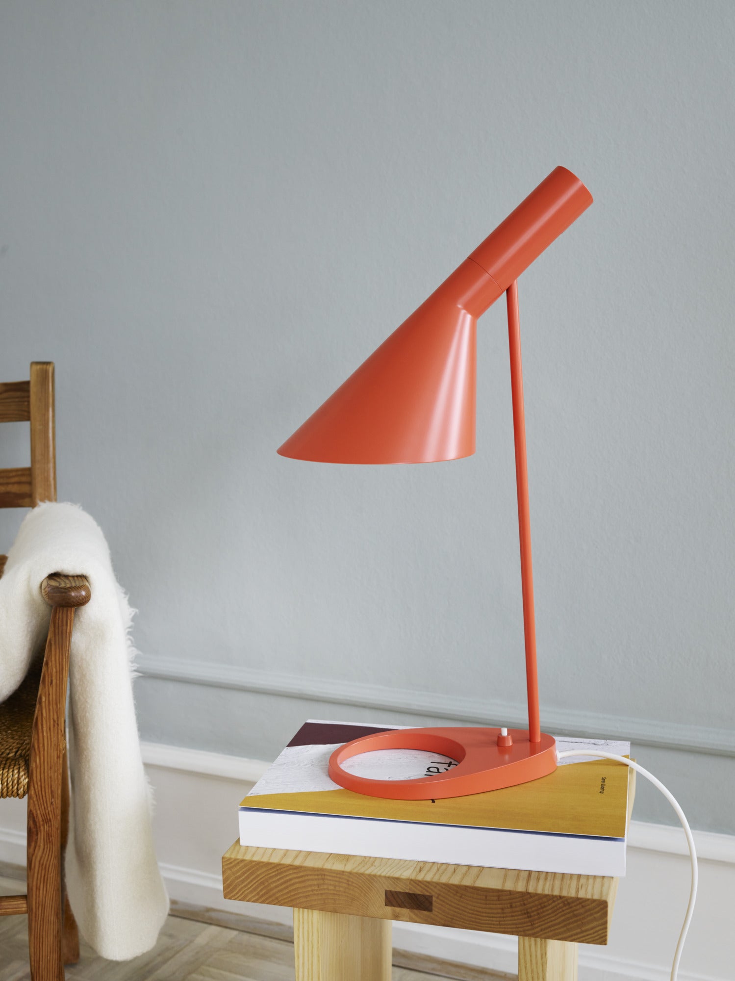 Stolní lampa AJ oranžová