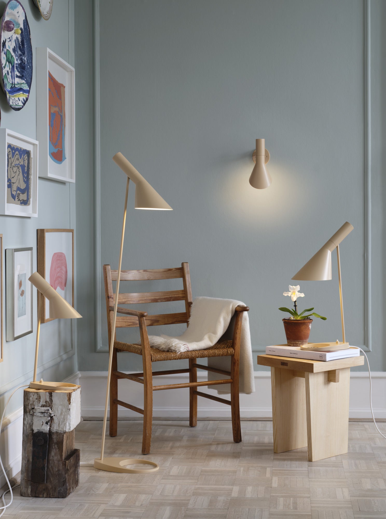 Stojací lampa AJ teplý písek