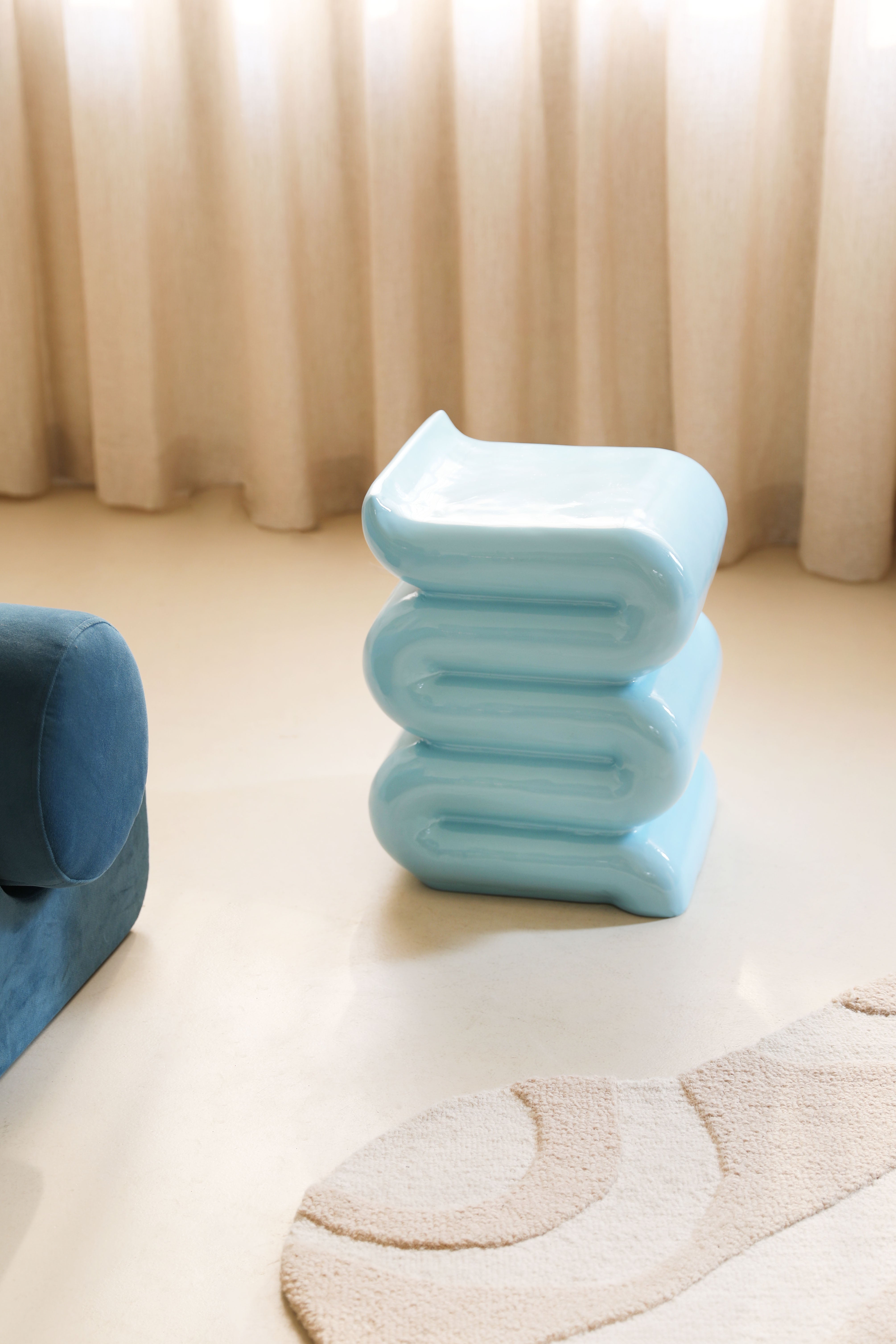 Boční stolek WHIP modrý