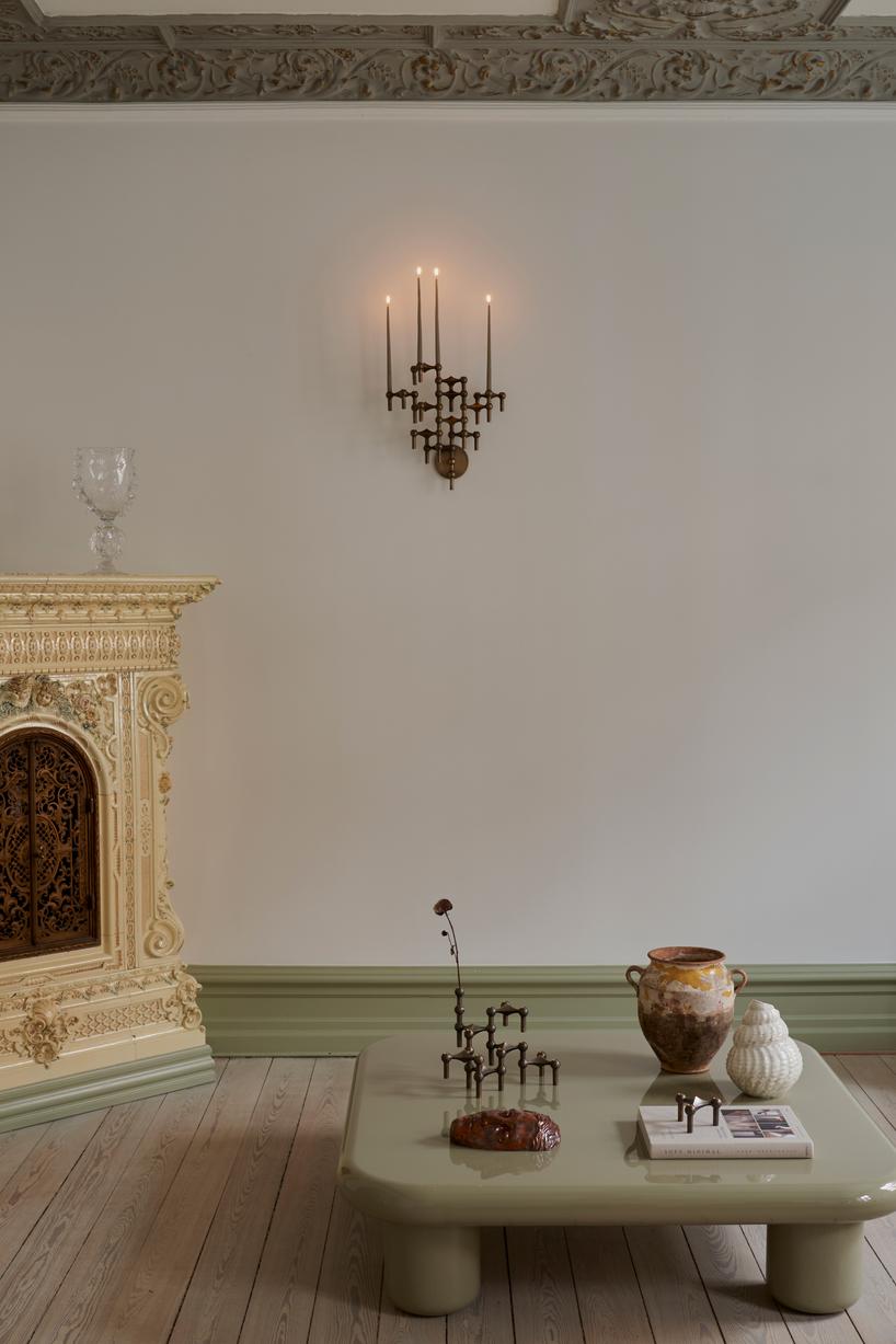 Nástěnný svícen STOFF NAGEL z bronzovaného mosazi