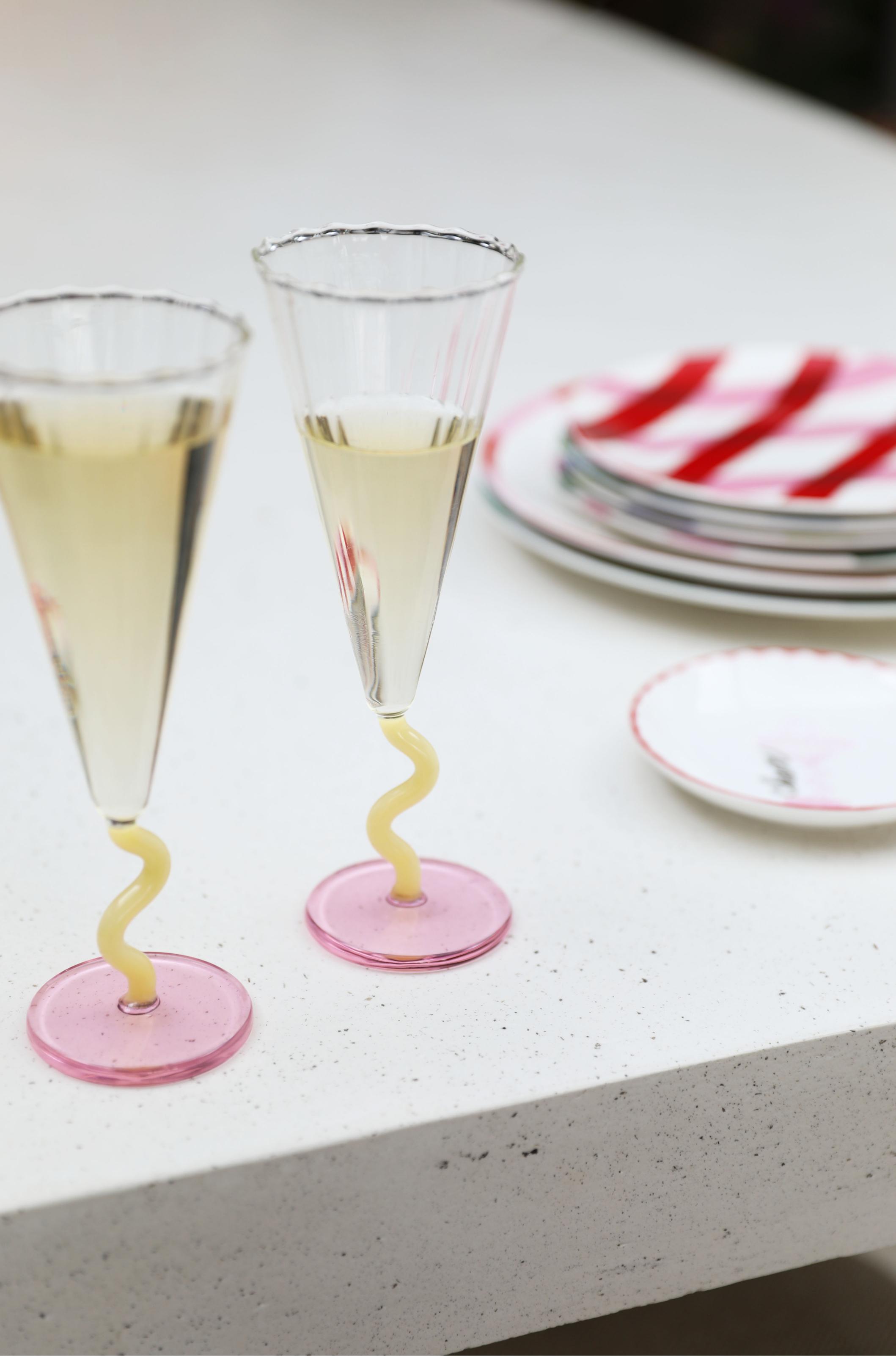 Set of CURVE yellow and pink champagne glasses