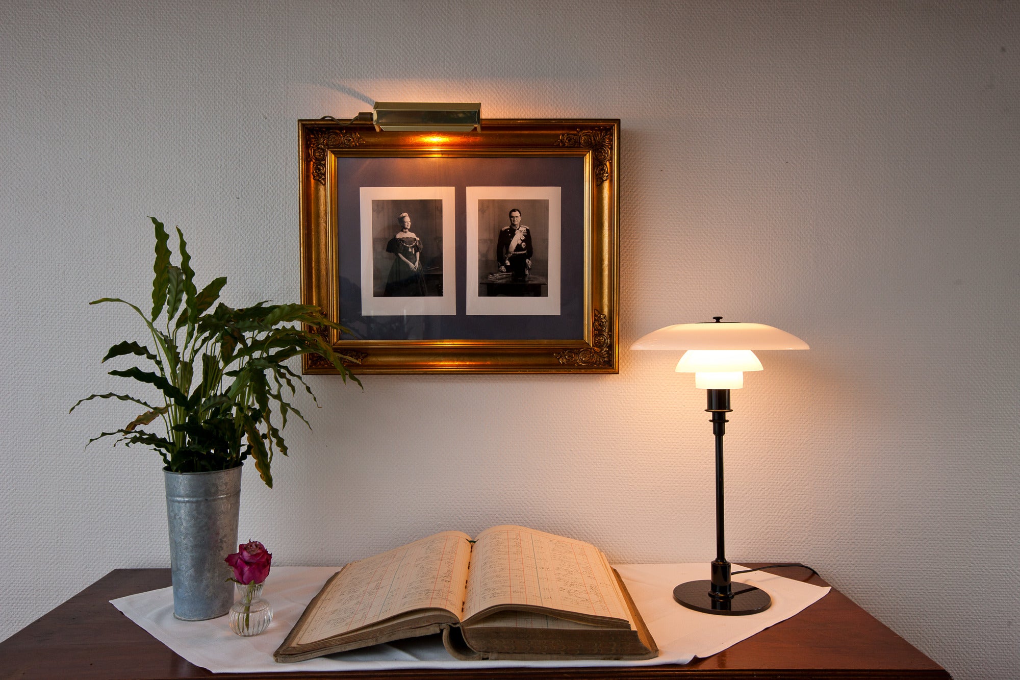 Stolní lampa PH 3/2 bílá s černým podstavcem