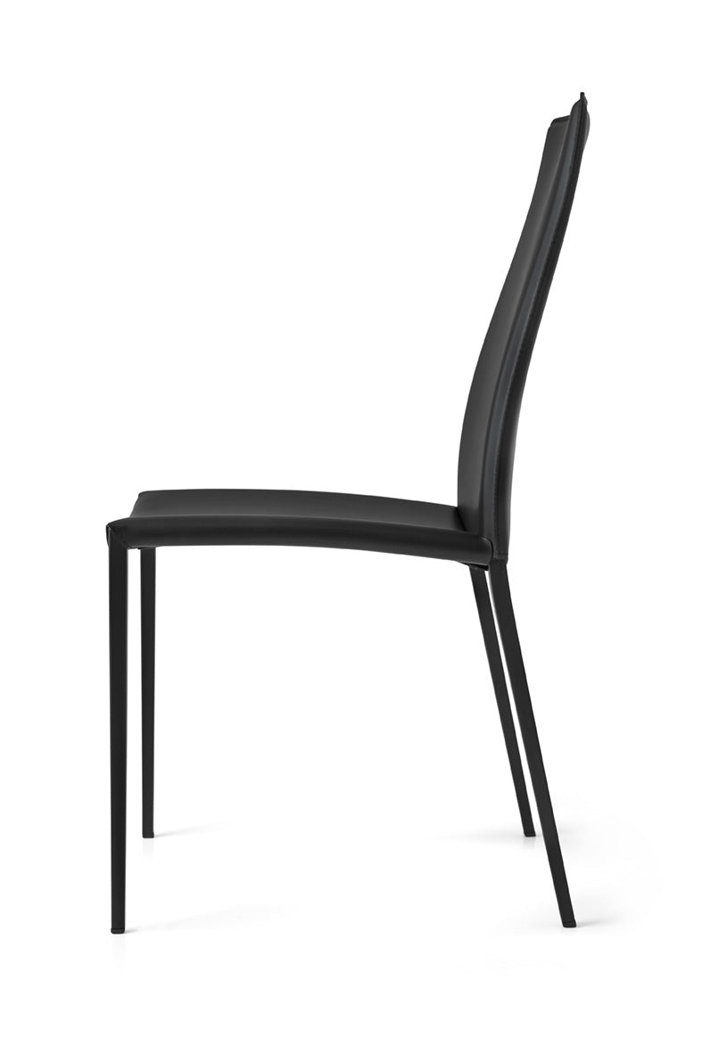 Čalouněné křeslo AIDA s černým podstavcem