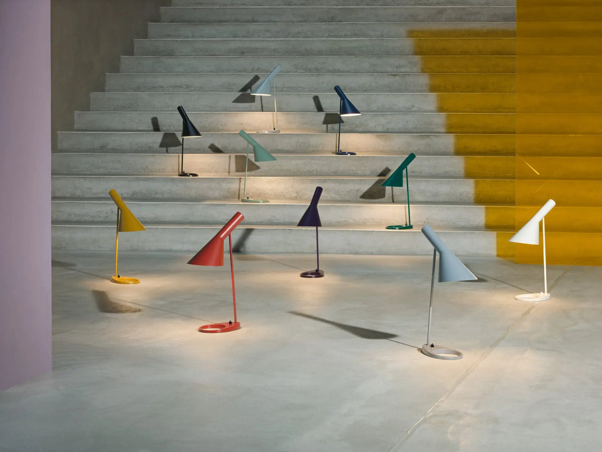 Lampa stołowa AJ polerowana stal nierdzewna, marka Louis Poulsen
